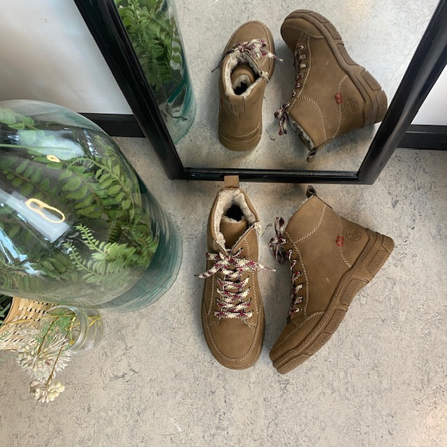 Brun Rieker støvle med varmt foer.