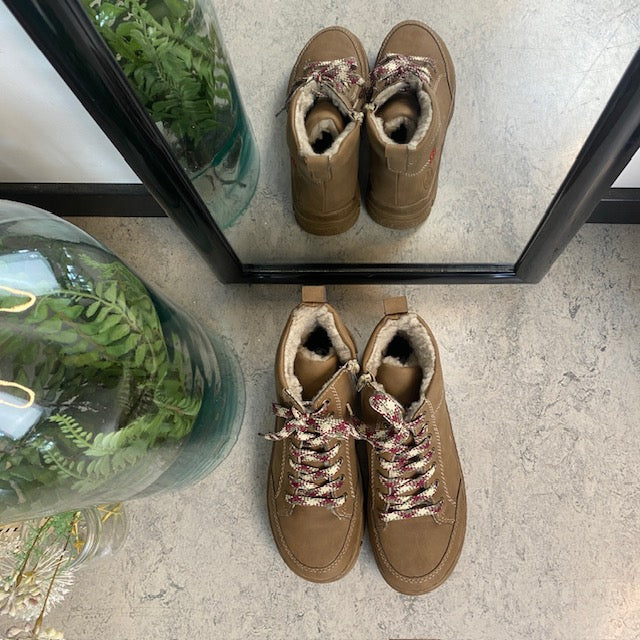 Brun Rieker støvle med varmt foer.