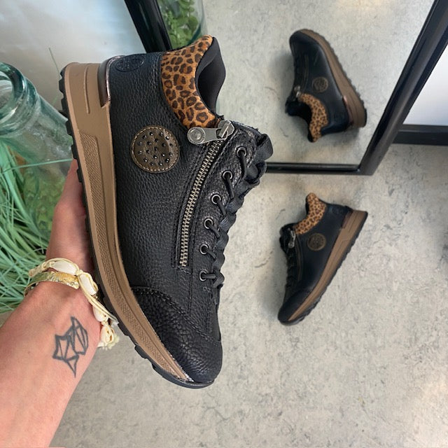 Rieker Step-in støvle med flotte detaljer