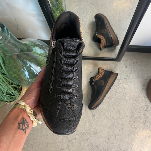 Rieker Step-in støvle med flotte detaljer