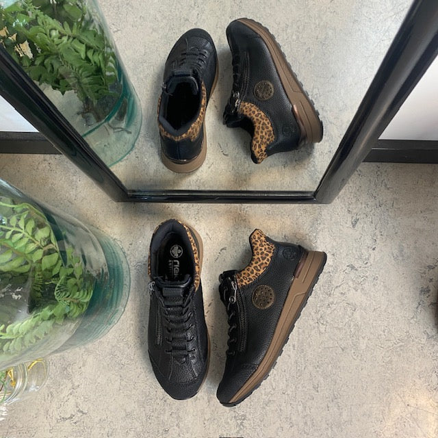 Rieker Step-in støvle med flotte detaljer