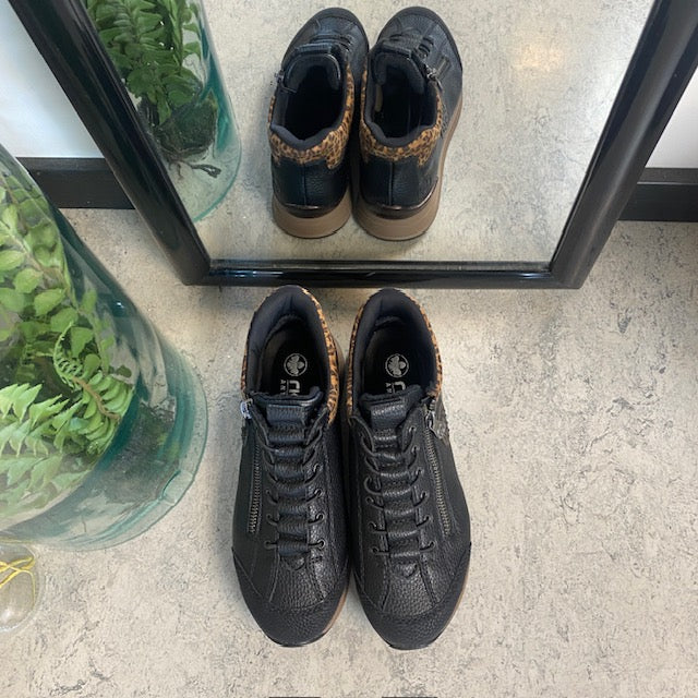 Rieker Step-in støvle med flotte detaljer