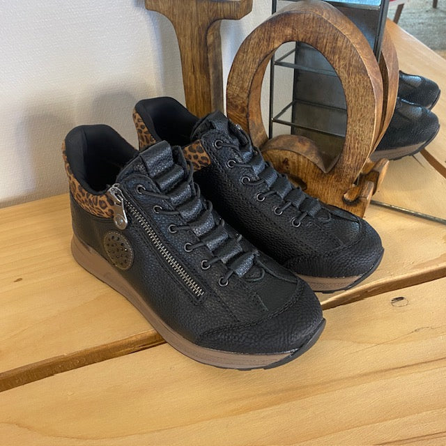 Rieker Step-in støvle med flotte detaljer