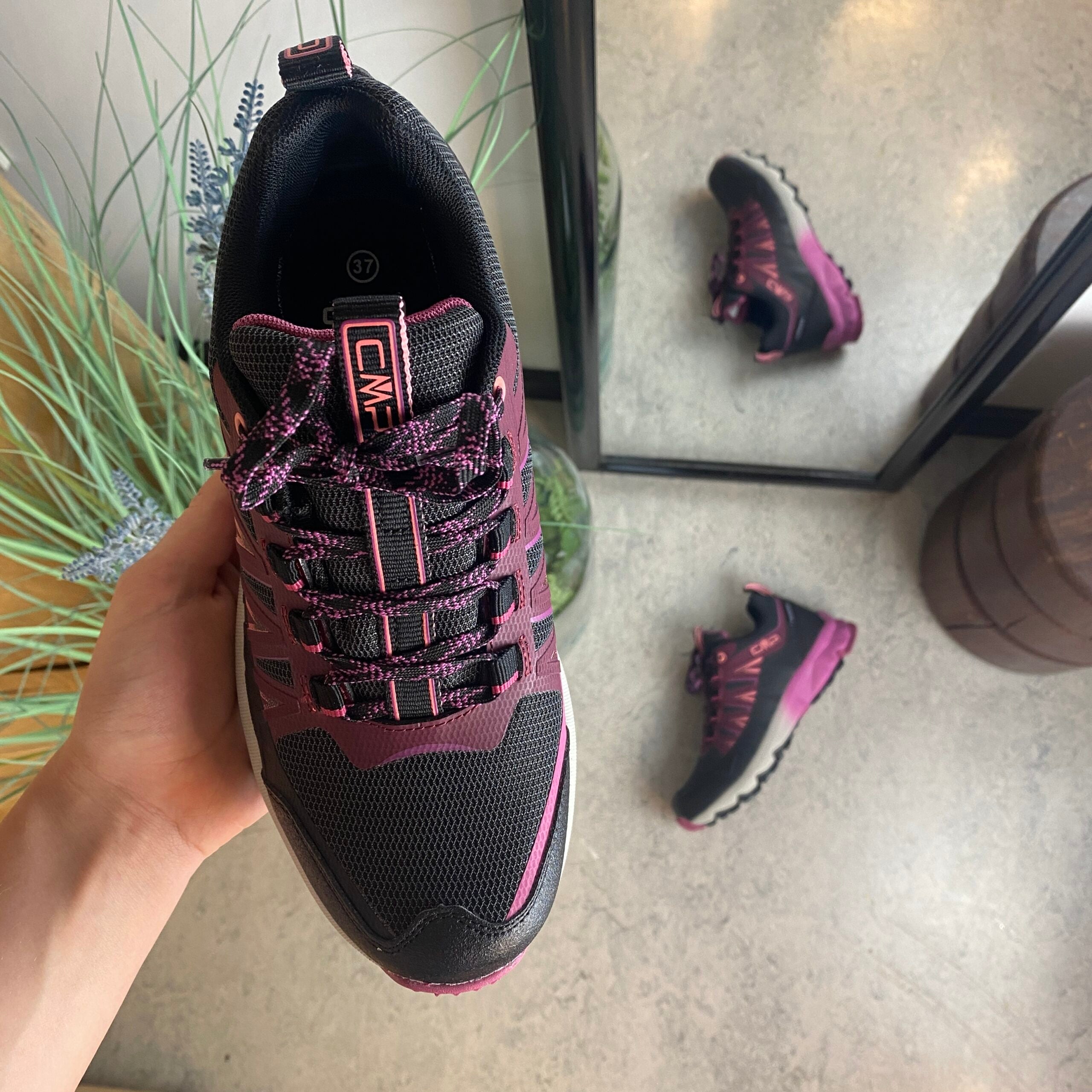 Lilla vandresko med stødabsobering fra CMP