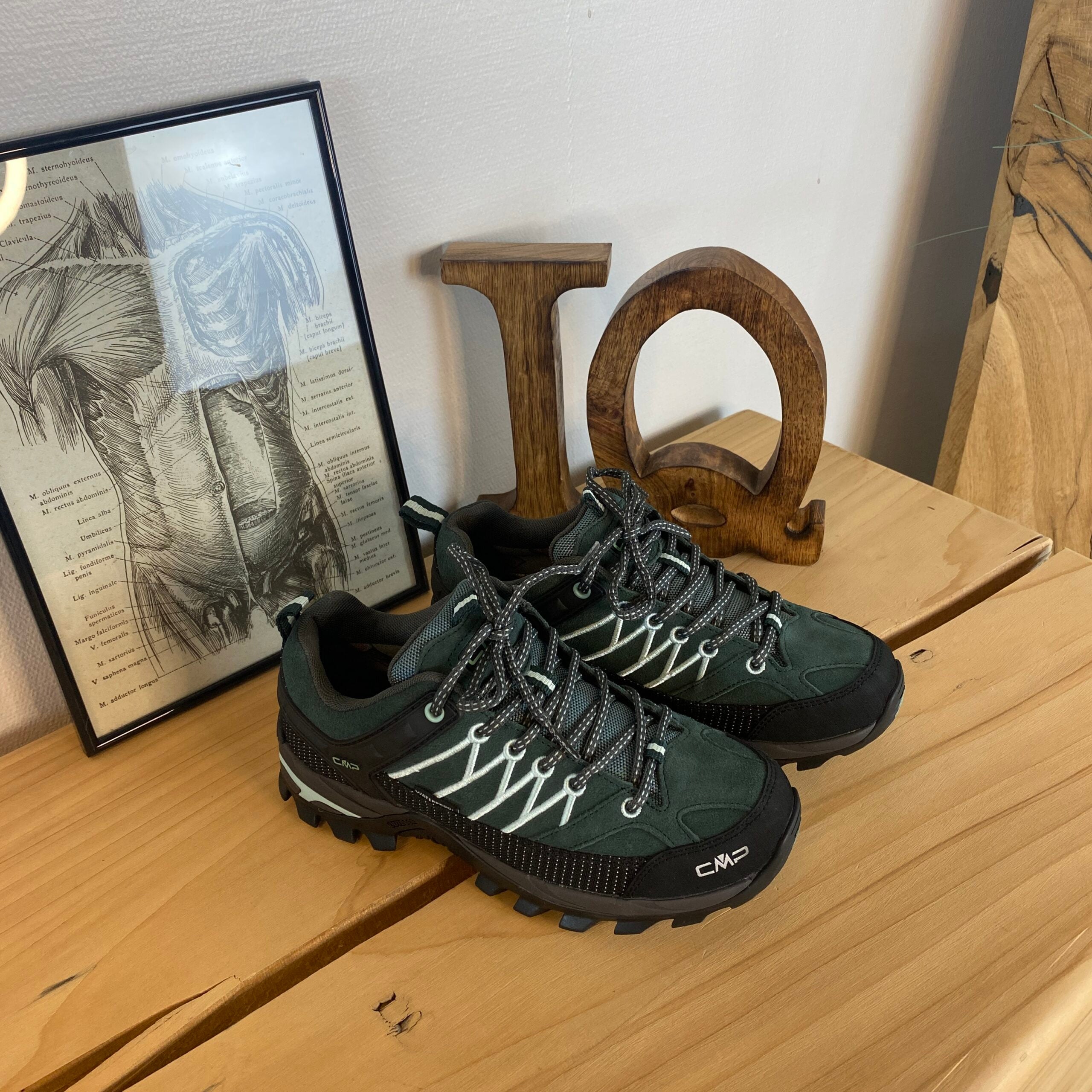 Grøn vandtæt vandresko fra CMP med flotte detaljer