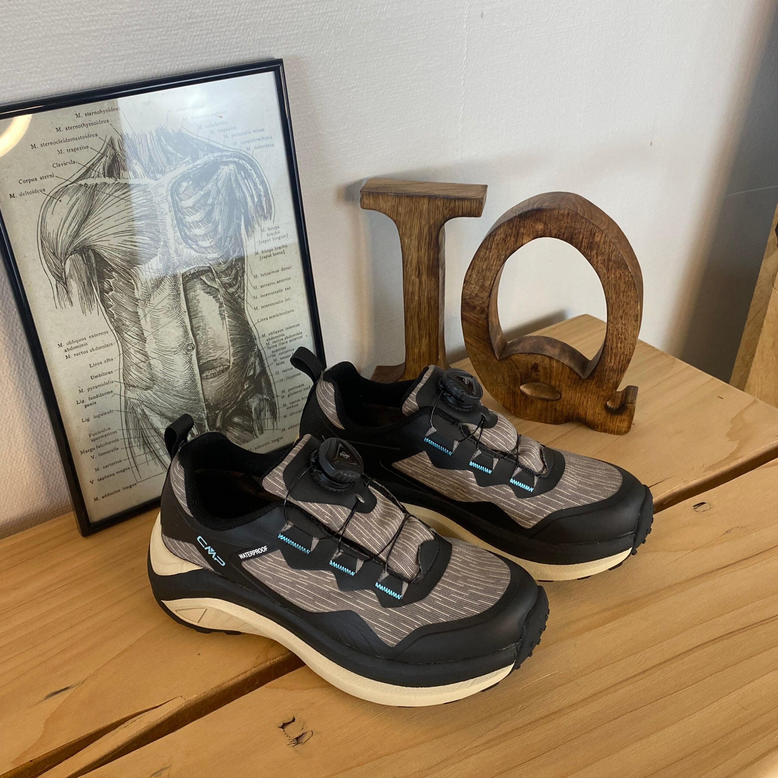 Grå, vandtætte vandresko fra CMP med BOA-lukning