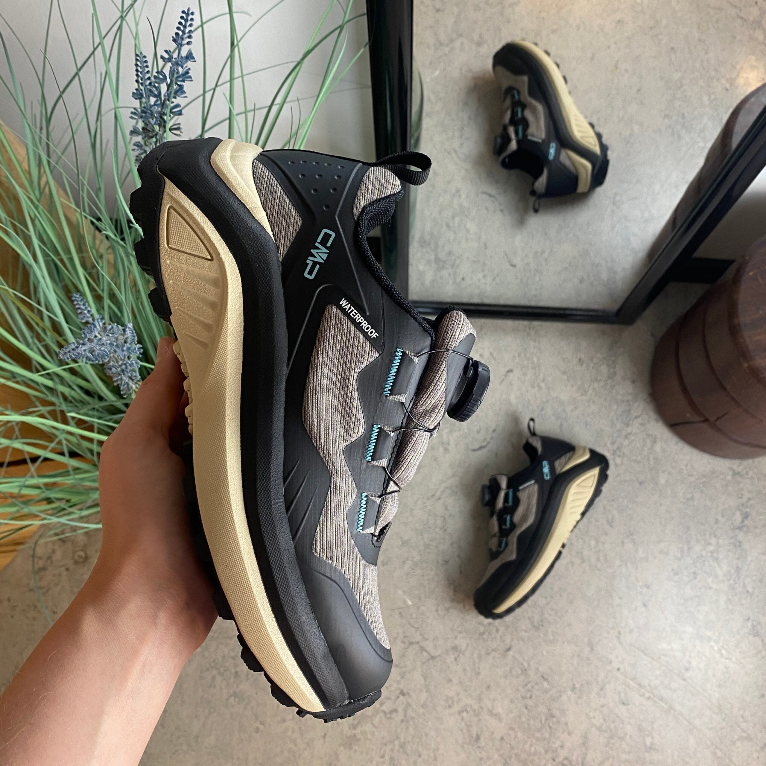 Grå, vandtætte vandresko fra CMP med BOA-lukning