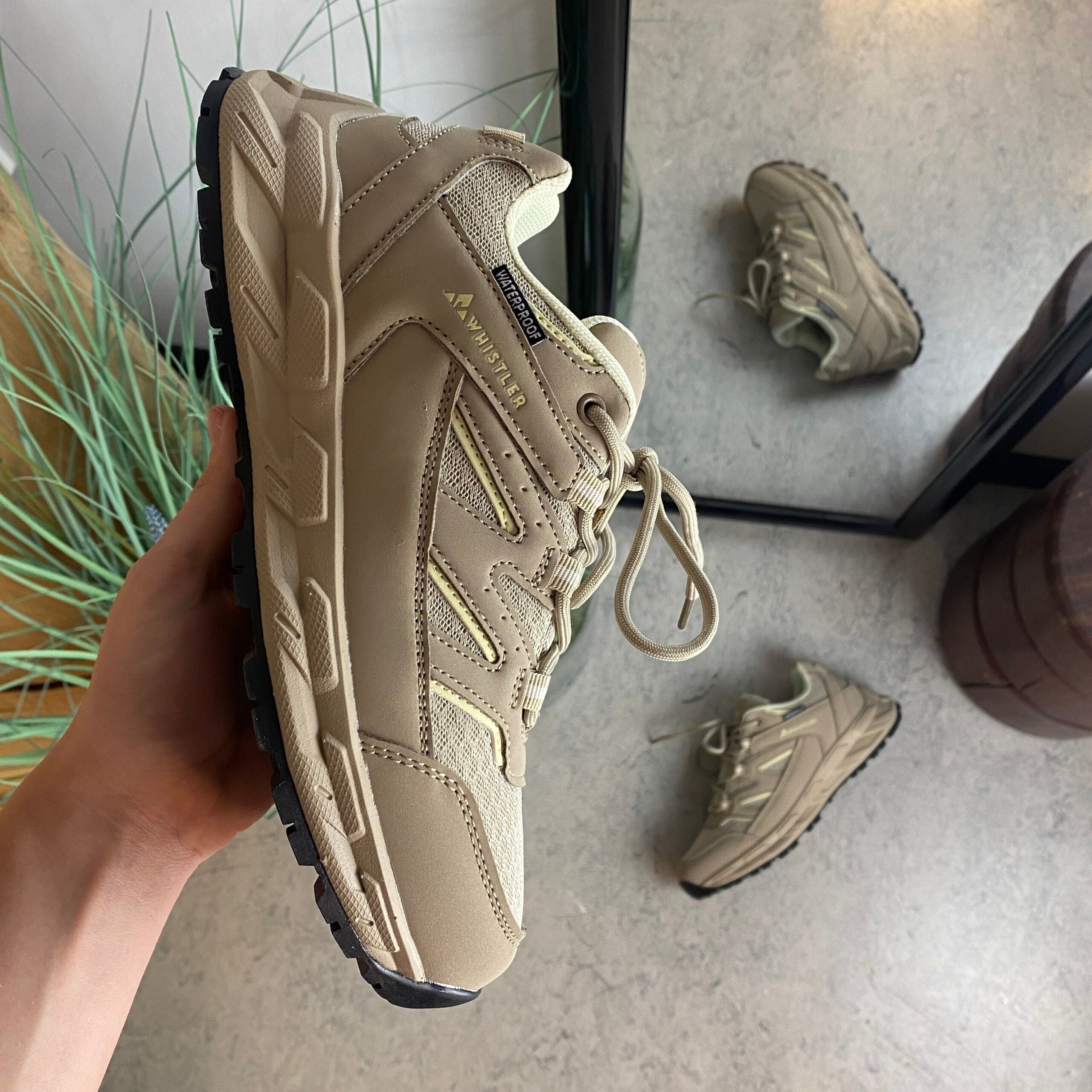 Beige outdoor-sko fra Whistler