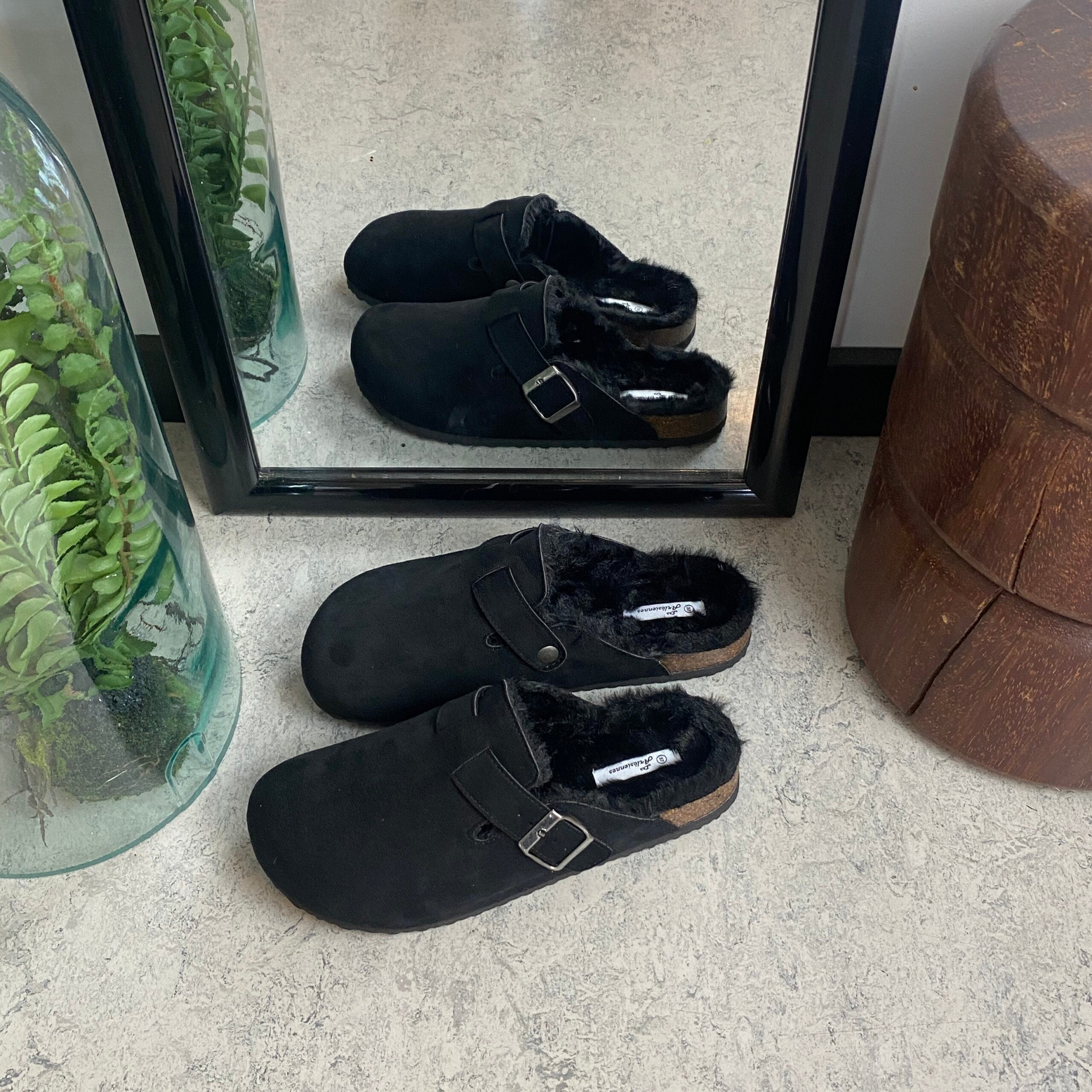 Sort Slip on hjemmesko