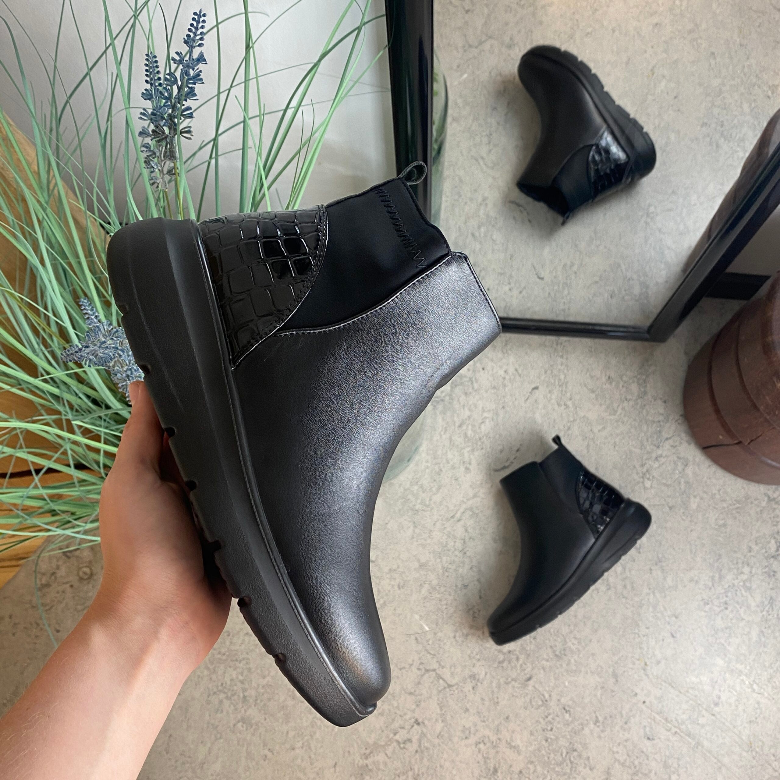 Sort støvle med lynlås