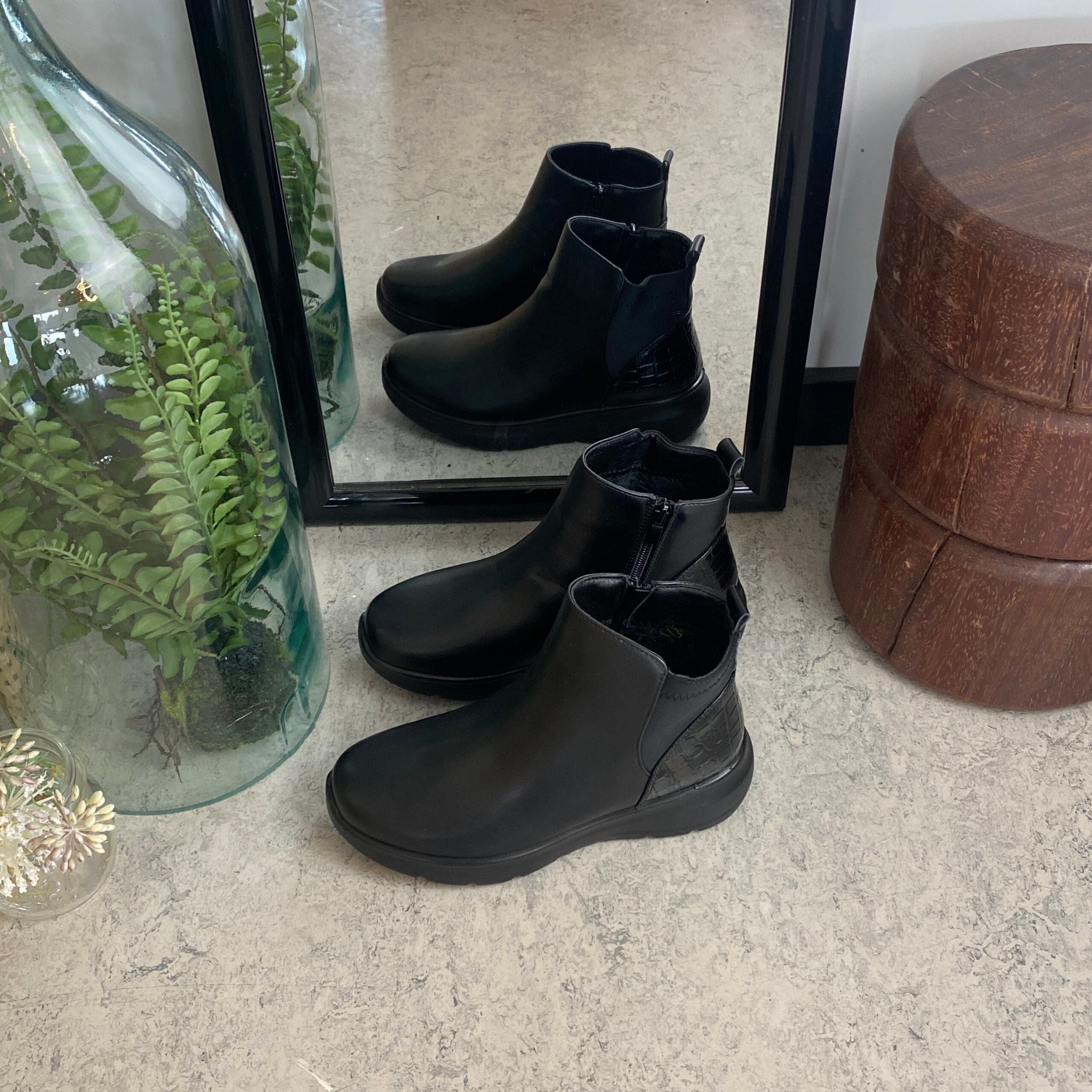 Sort støvle med lynlås