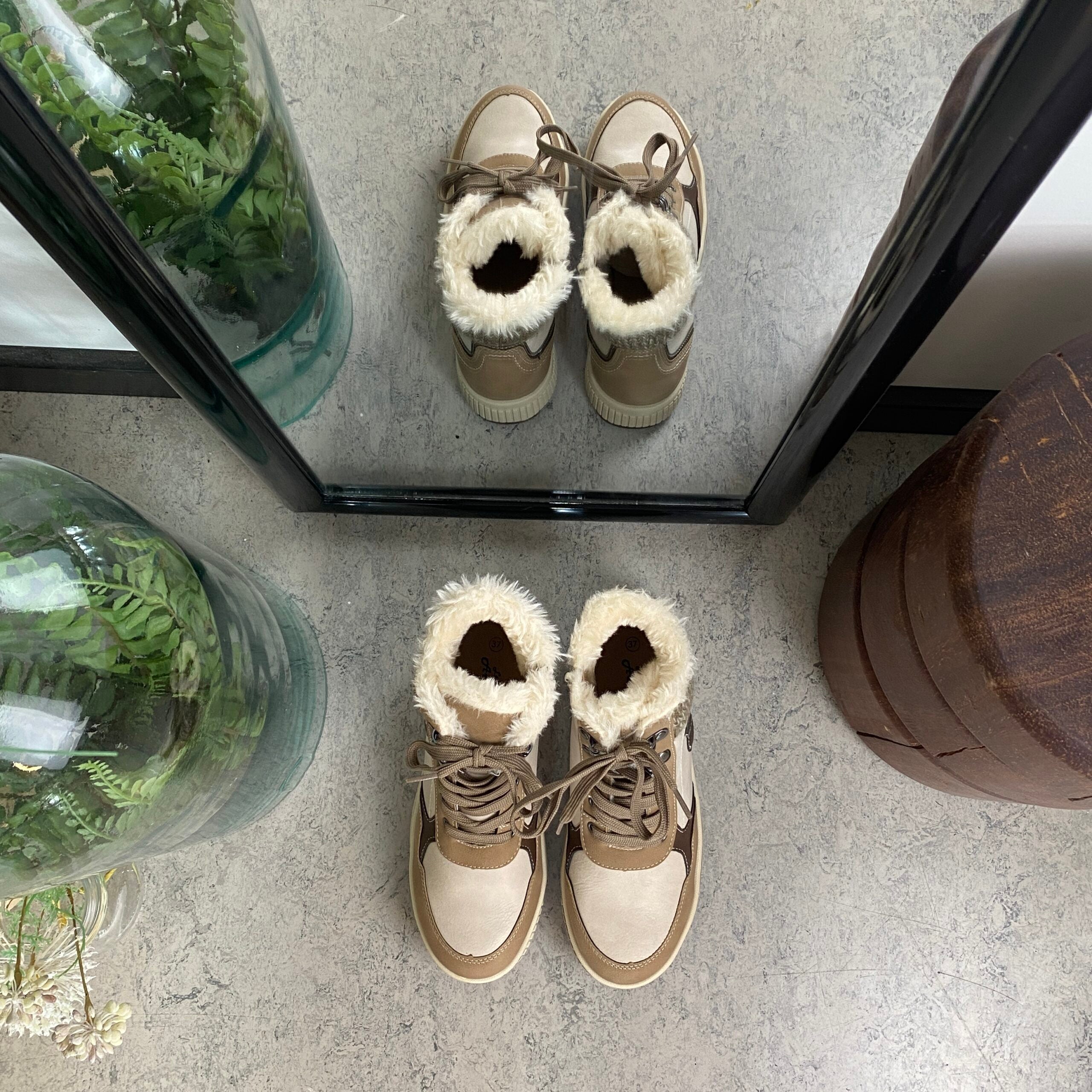 Taupe vinterstøvle med snørebånd