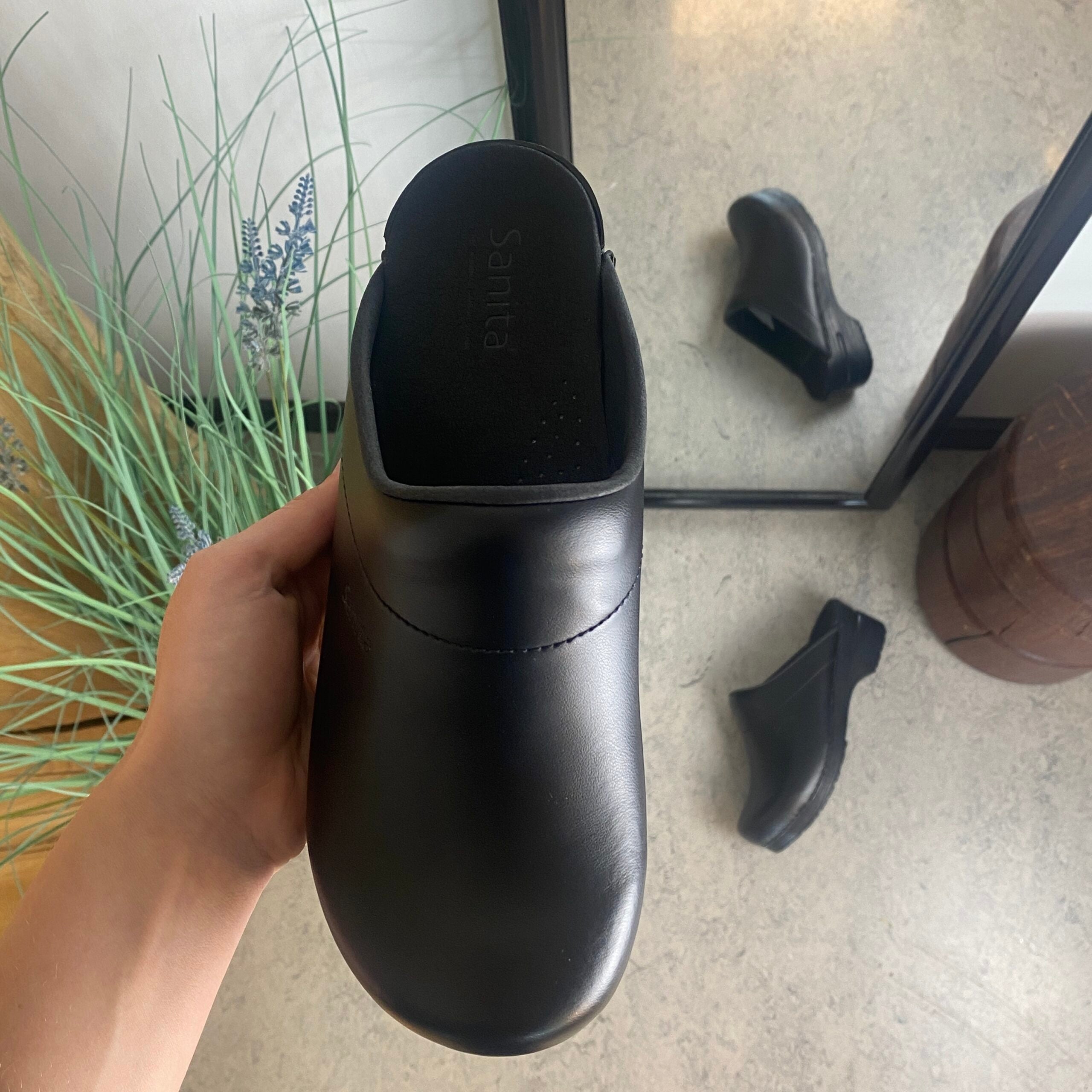 Praktisk sort Sanita træsko