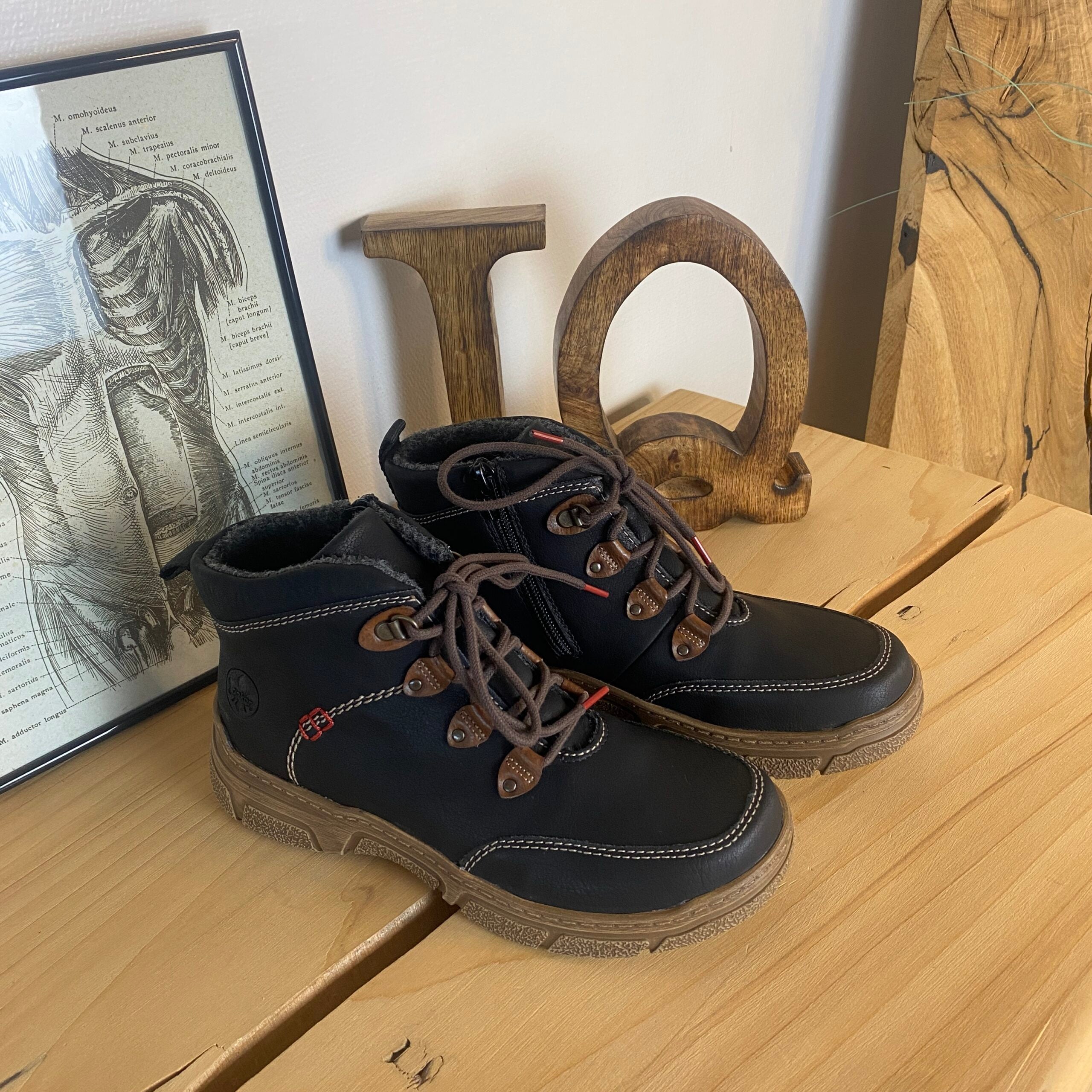 Kort støvle fra Rieker med let for