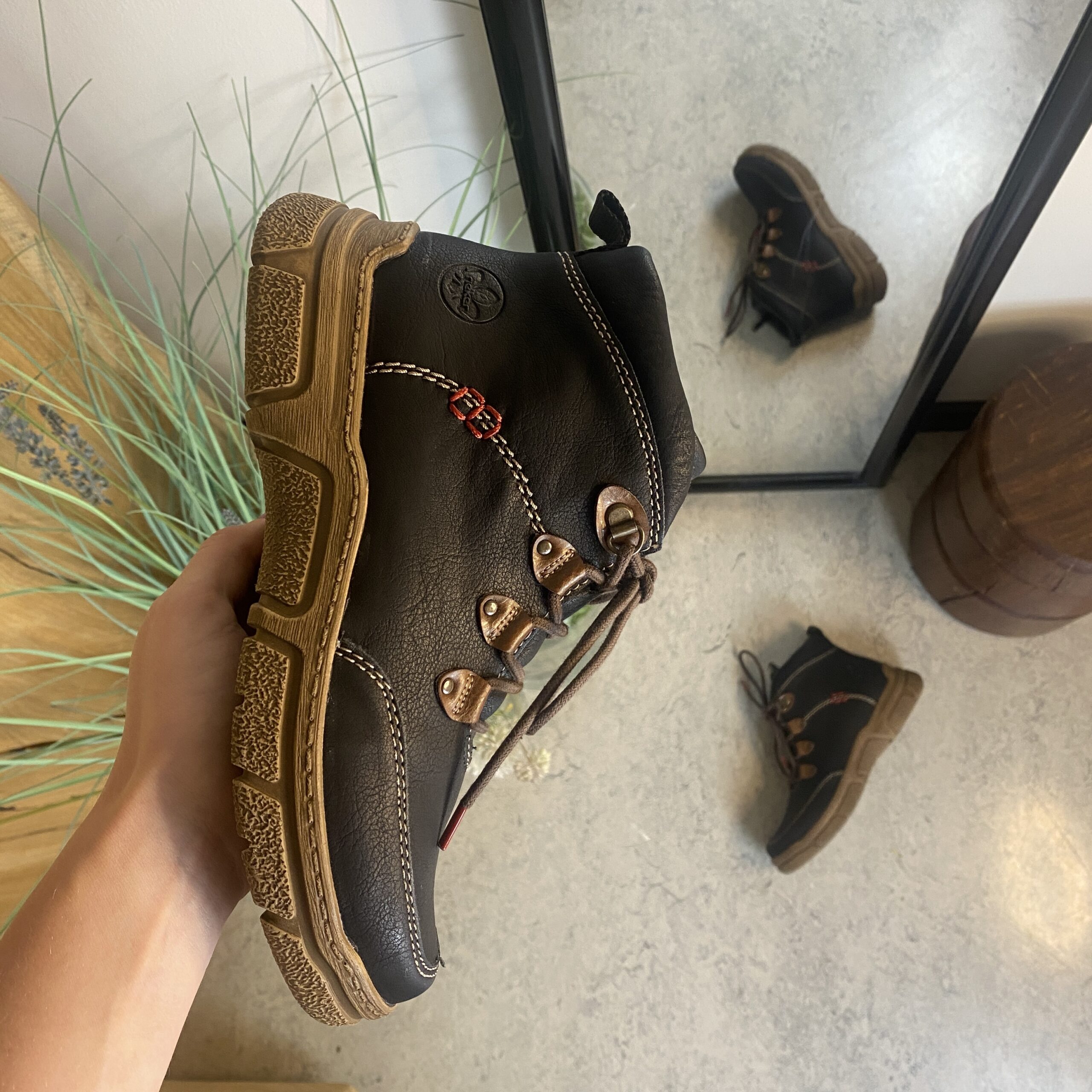 Kort støvle fra Rieker med let for