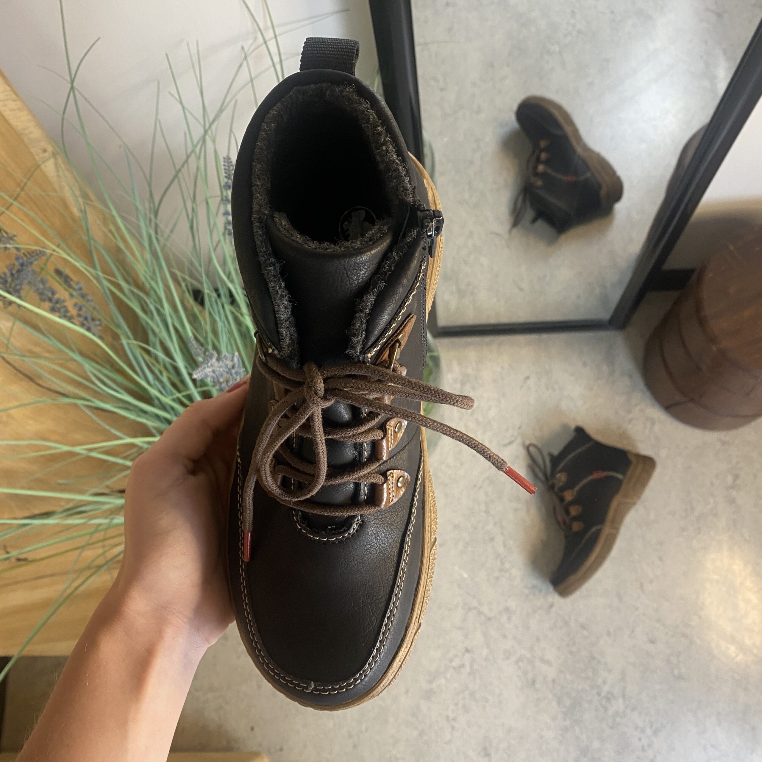 Kort støvle fra Rieker med let for