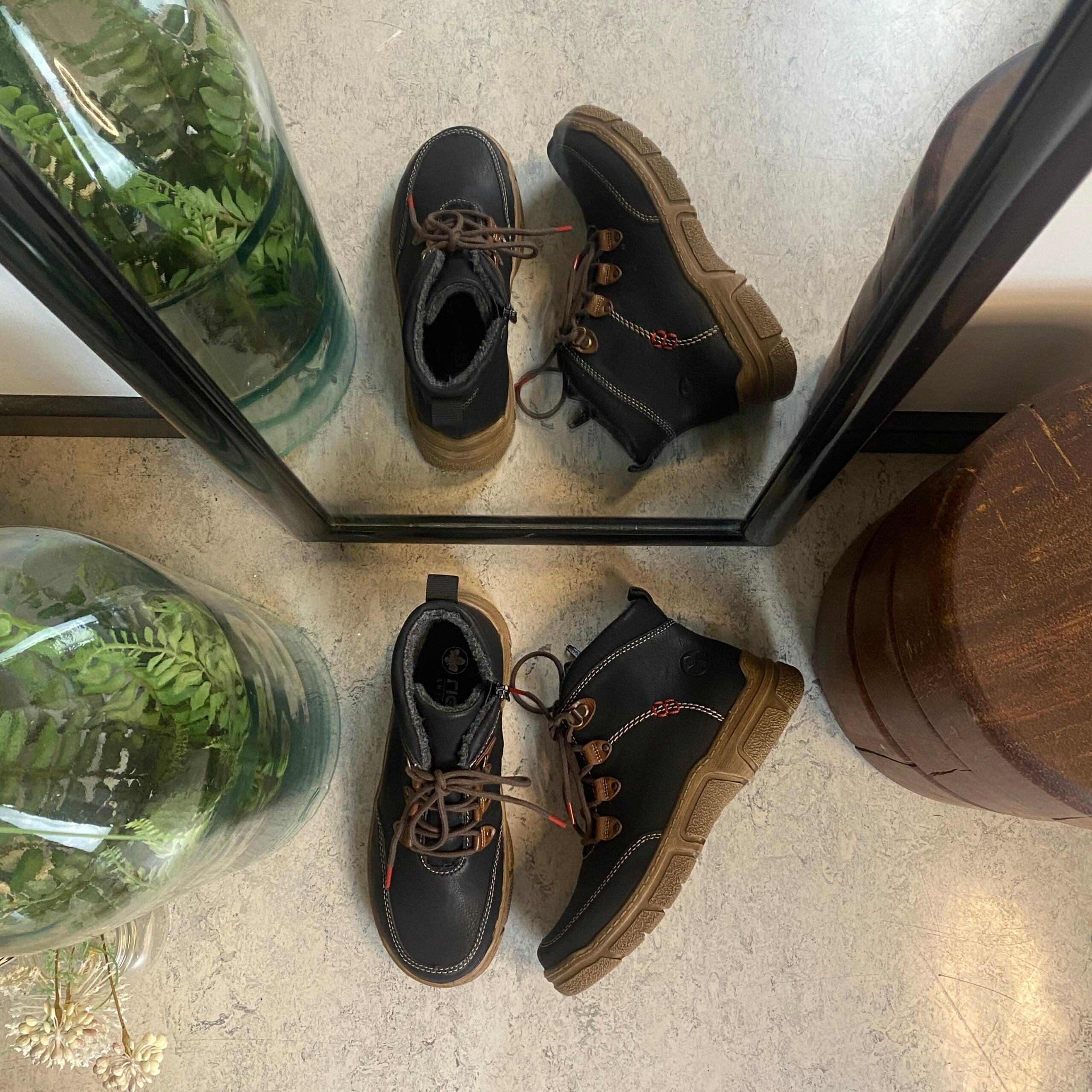 Kort støvle fra Rieker med let for