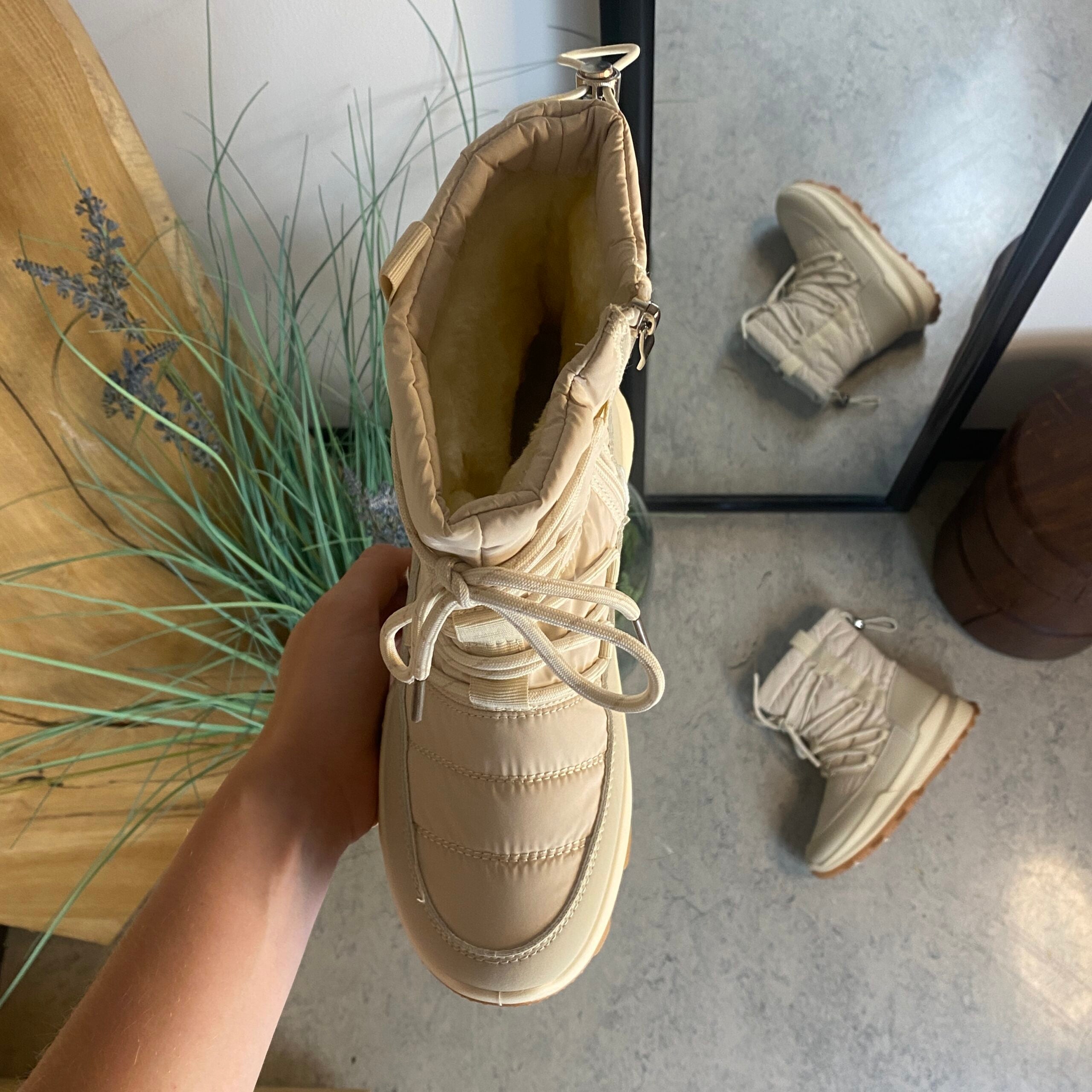 Beige vinterstøvle med lækkert blødt for