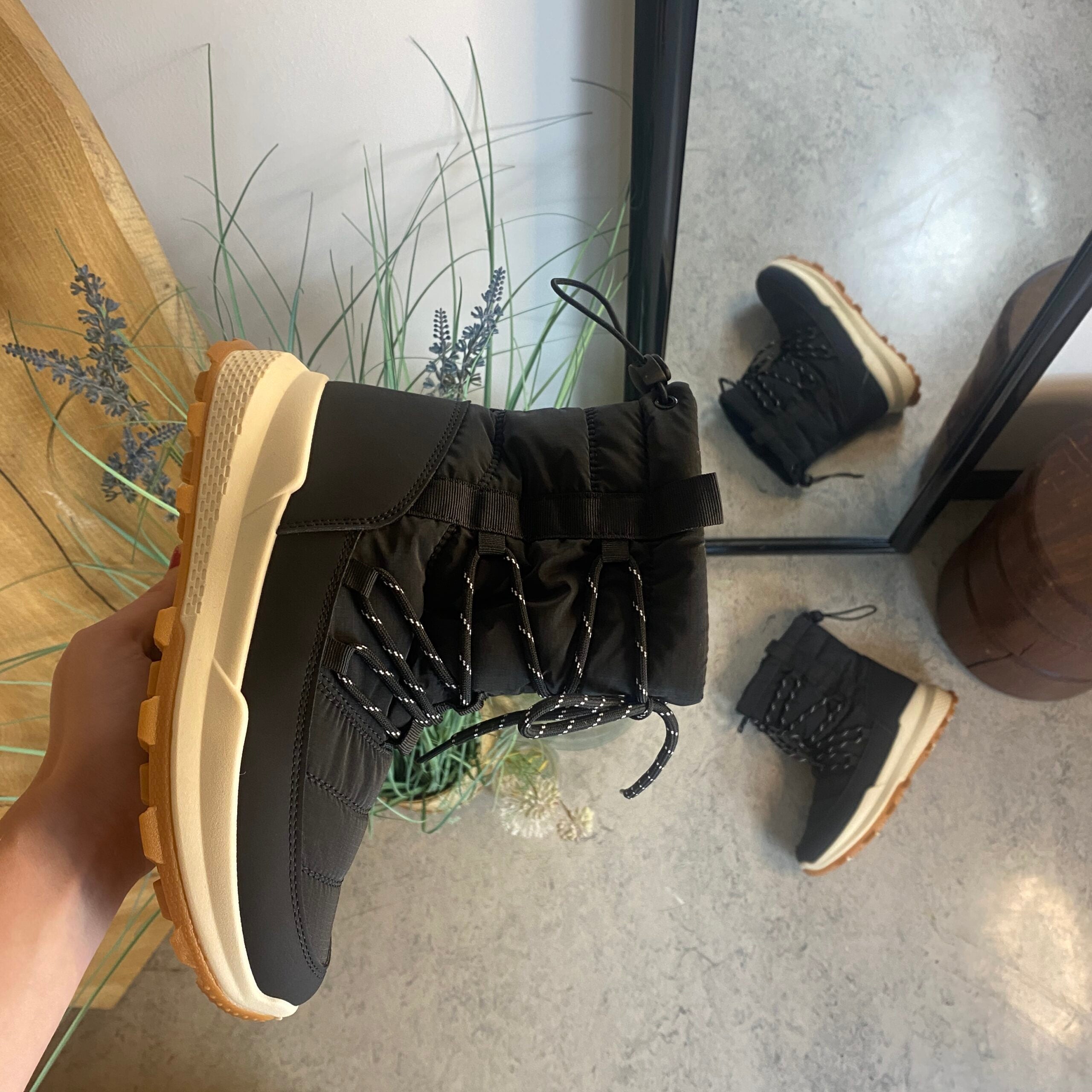 Sort vinterstøvle med lækkert blødt for