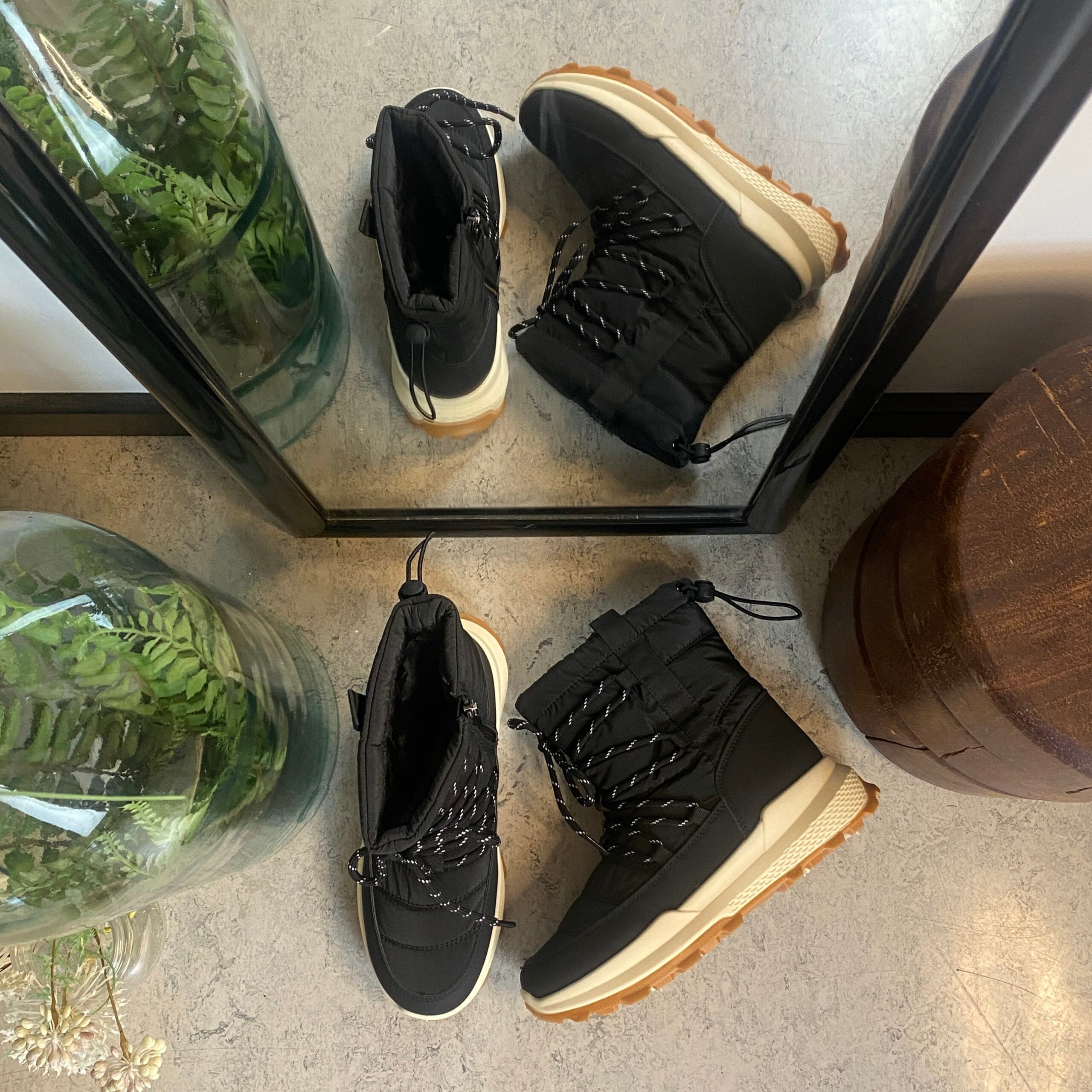 Sort vinterstøvle med lækkert blødt for