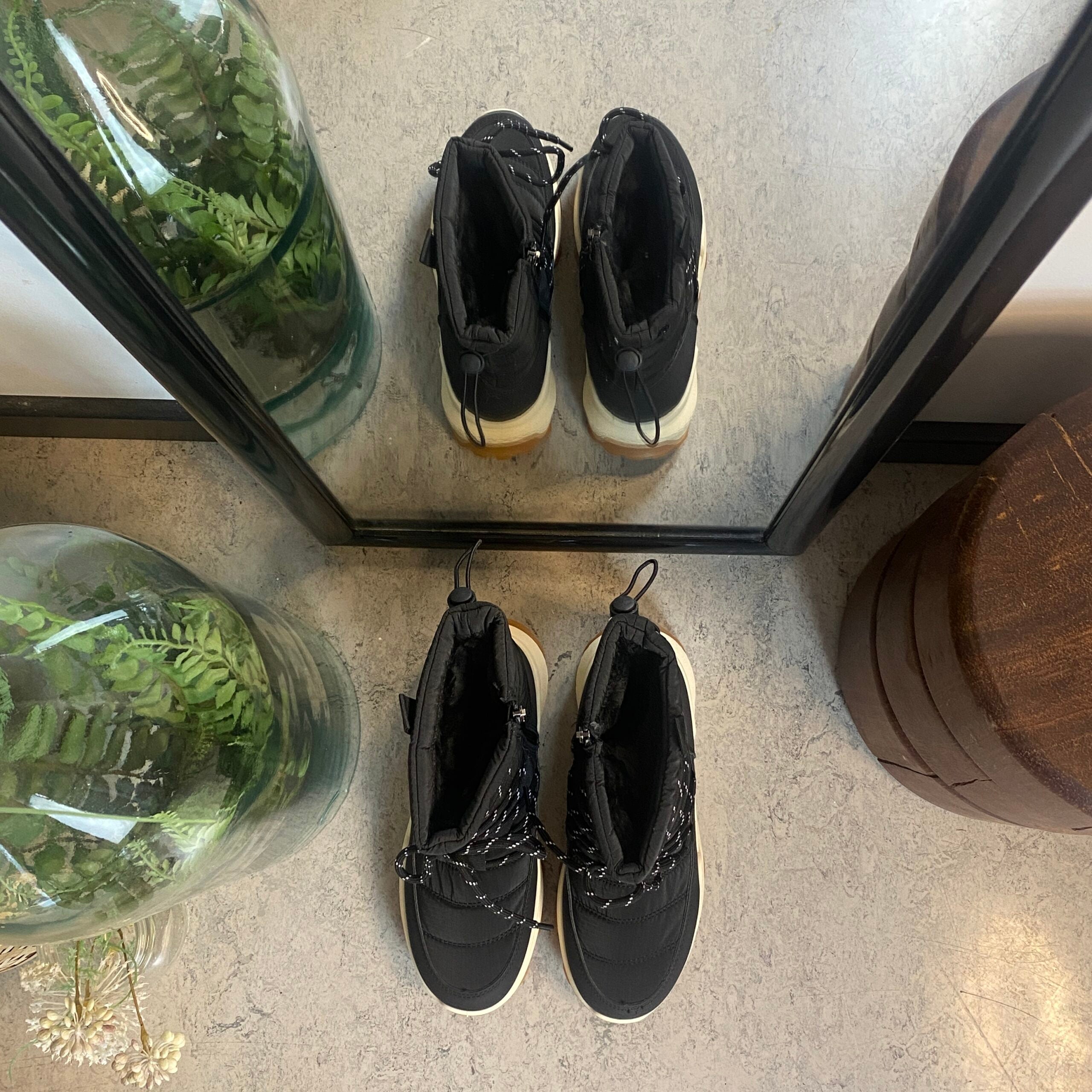 Sort vinterstøvle med lækkert blødt for