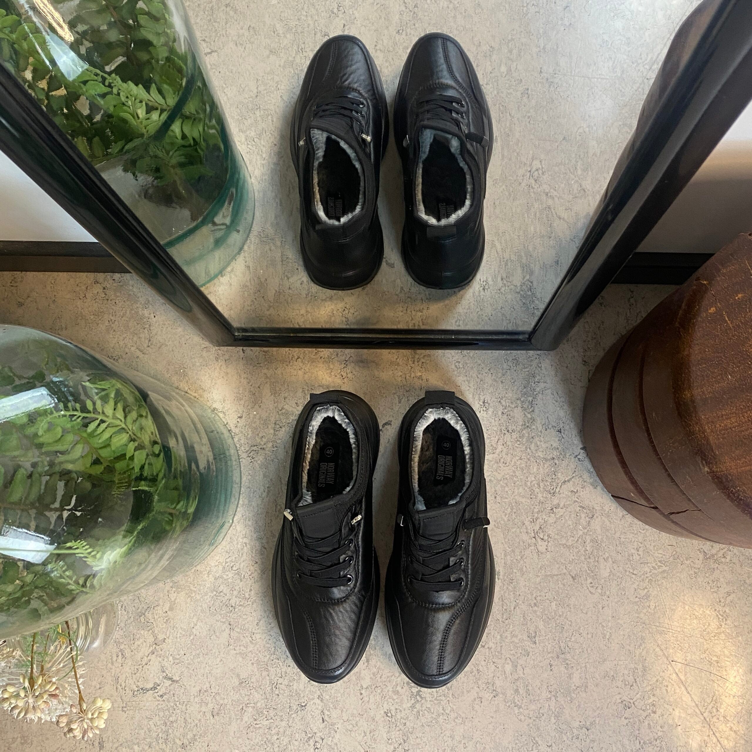 Sorte herresko, lette at træde i.