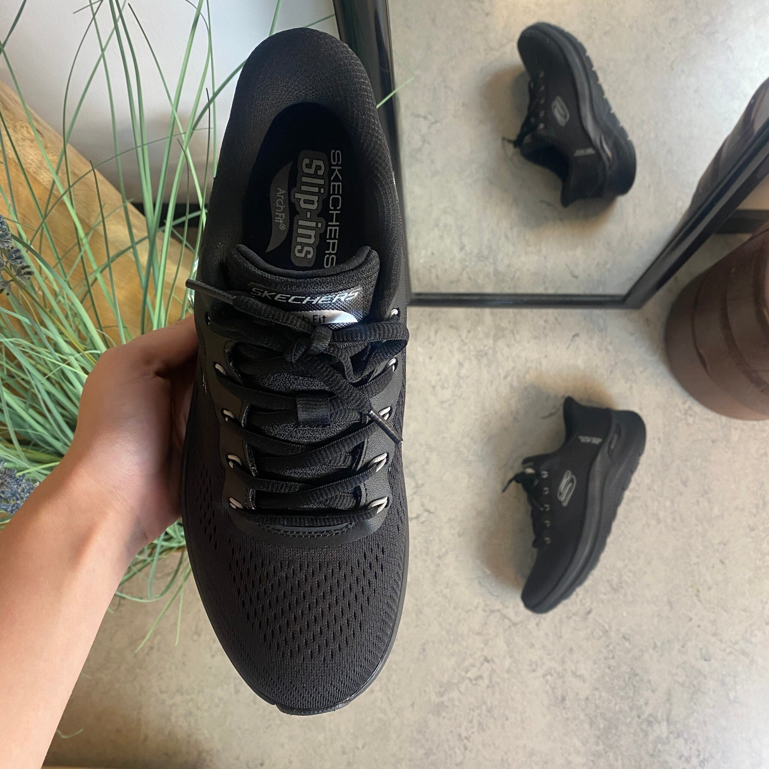 Skechers slip-ins til herre med svangstøtte