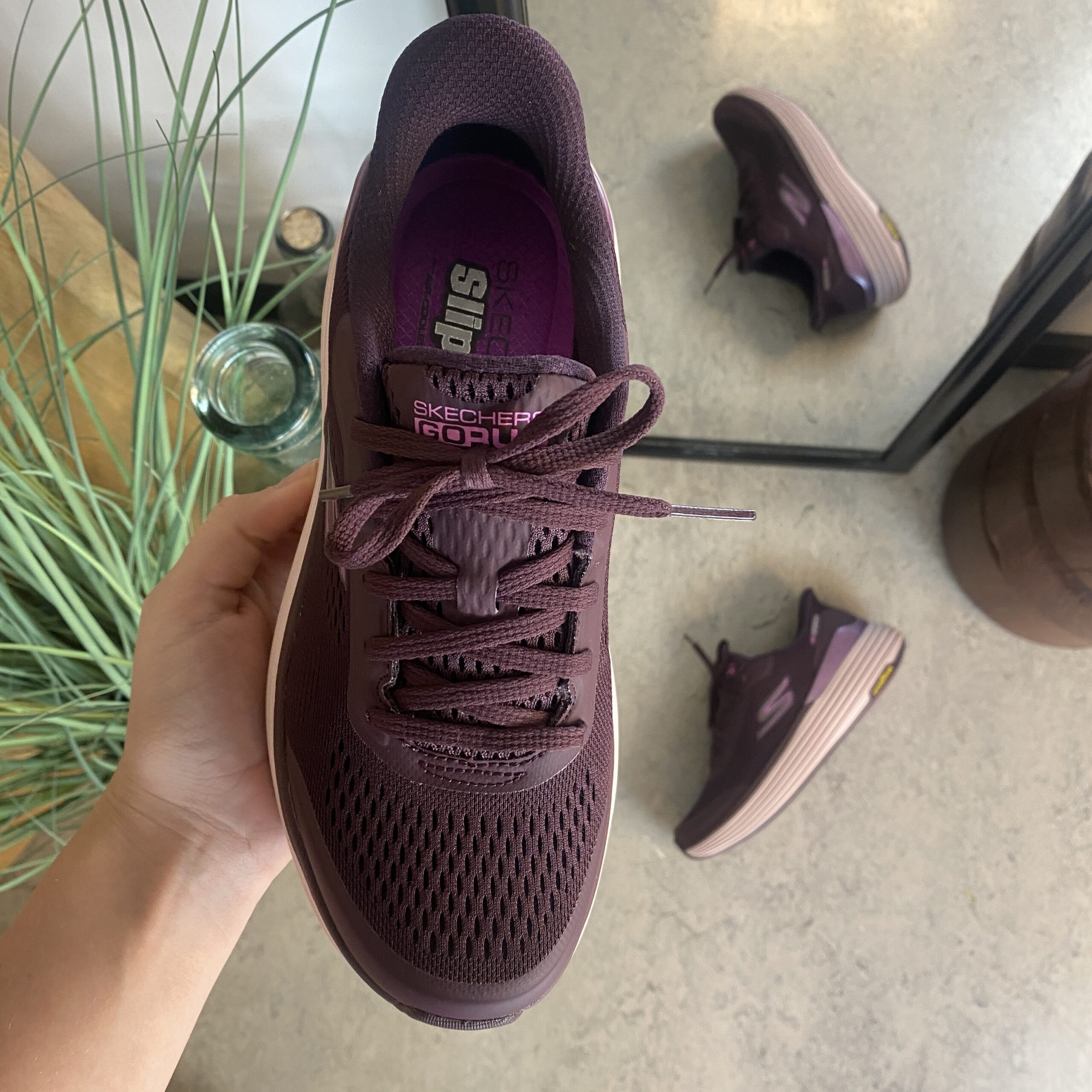 Lilla Skechers slip-in med MaxChusion bund