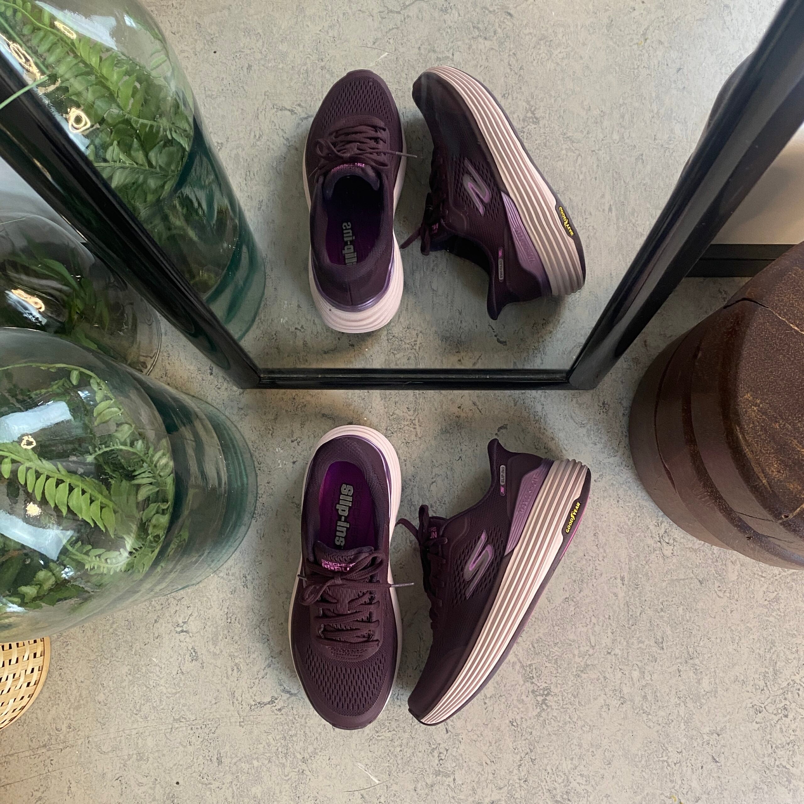 Lilla Skechers slip-in med MaxChusion bund