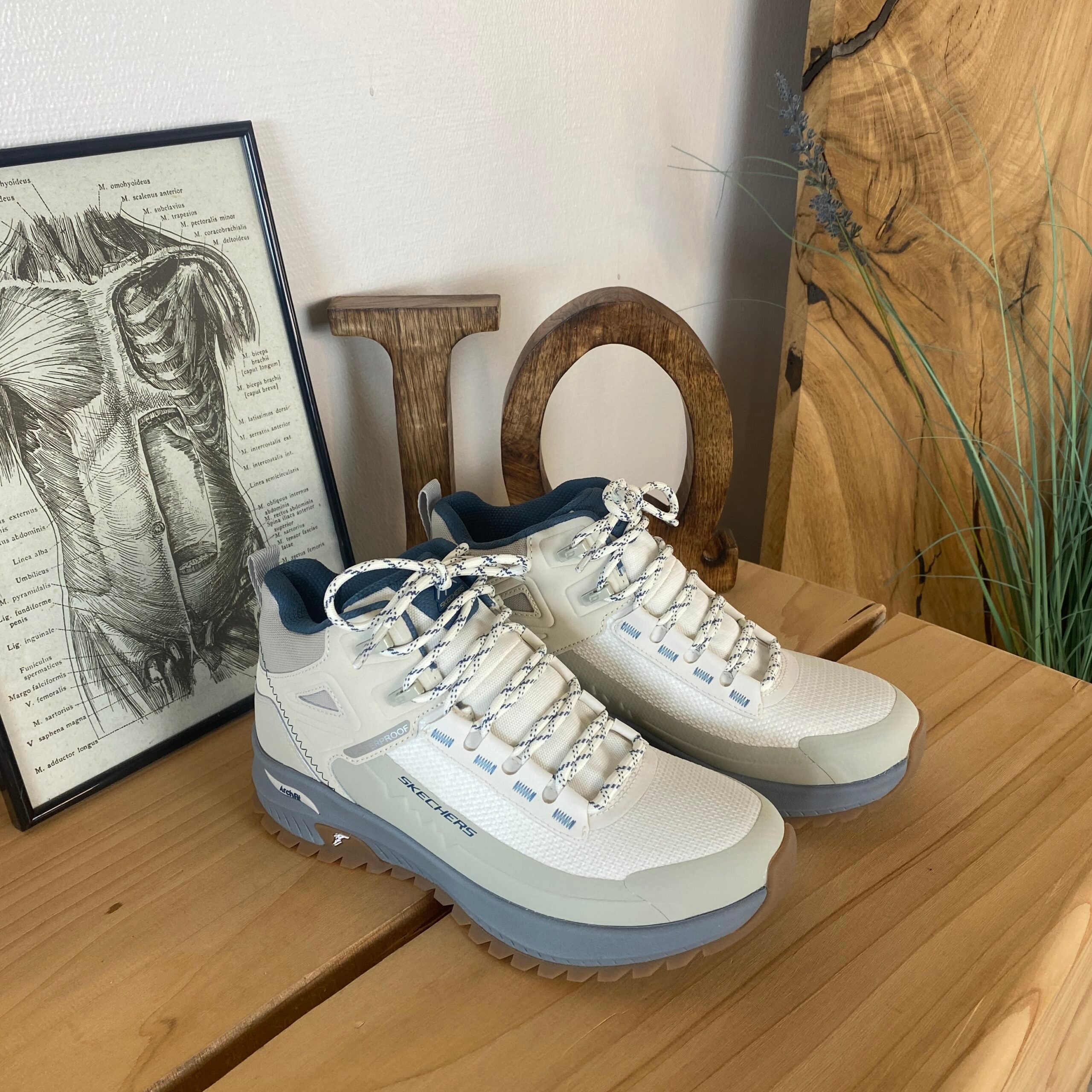 Vandtæt støvle fra Skechers med god svangstøtte.