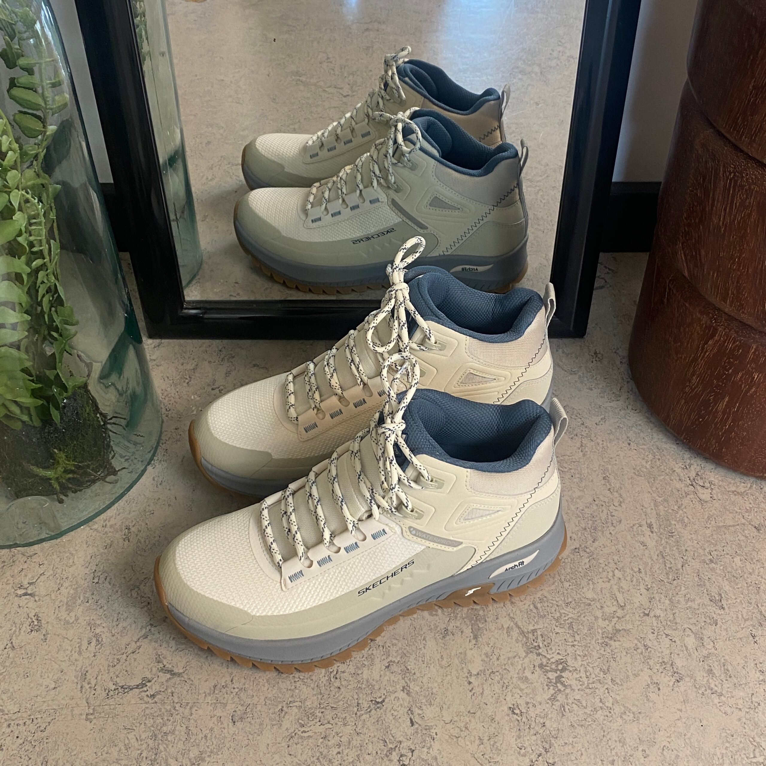 Vandtæt støvle fra Skechers med god svangstøtte.