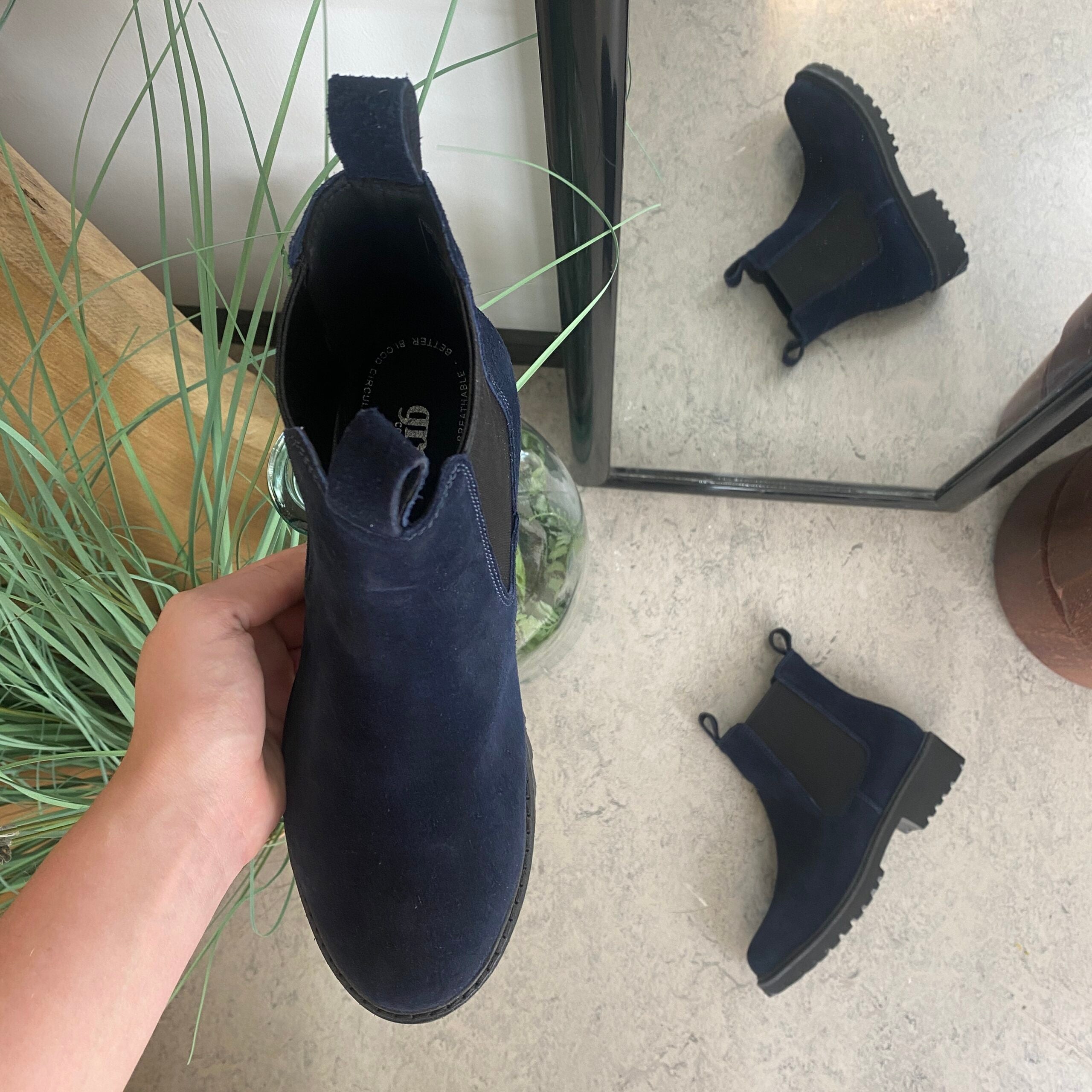 Mørkeblå ruskindsstøvle fra Green Comfort