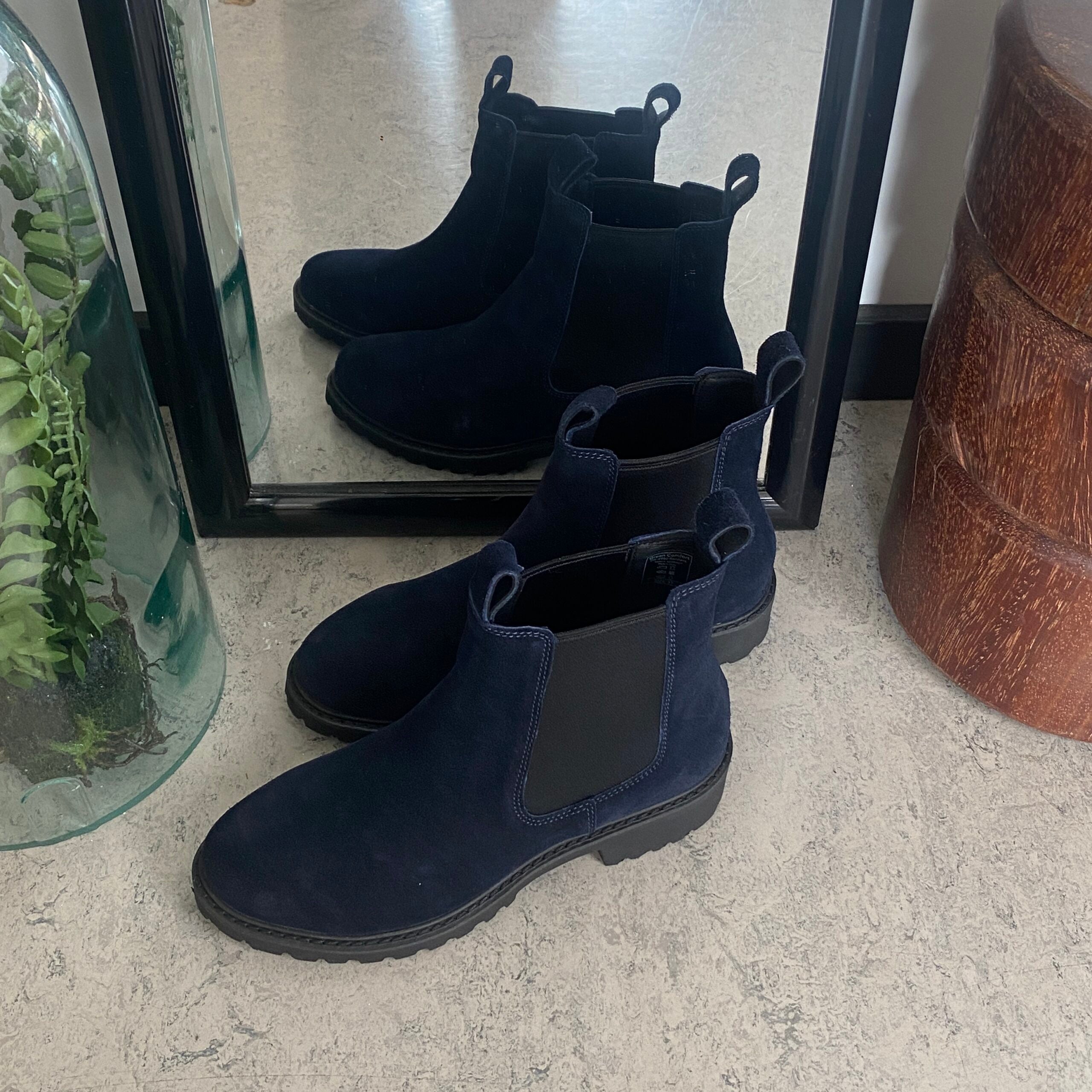 Mørkeblå ruskindsstøvle fra Green Comfort