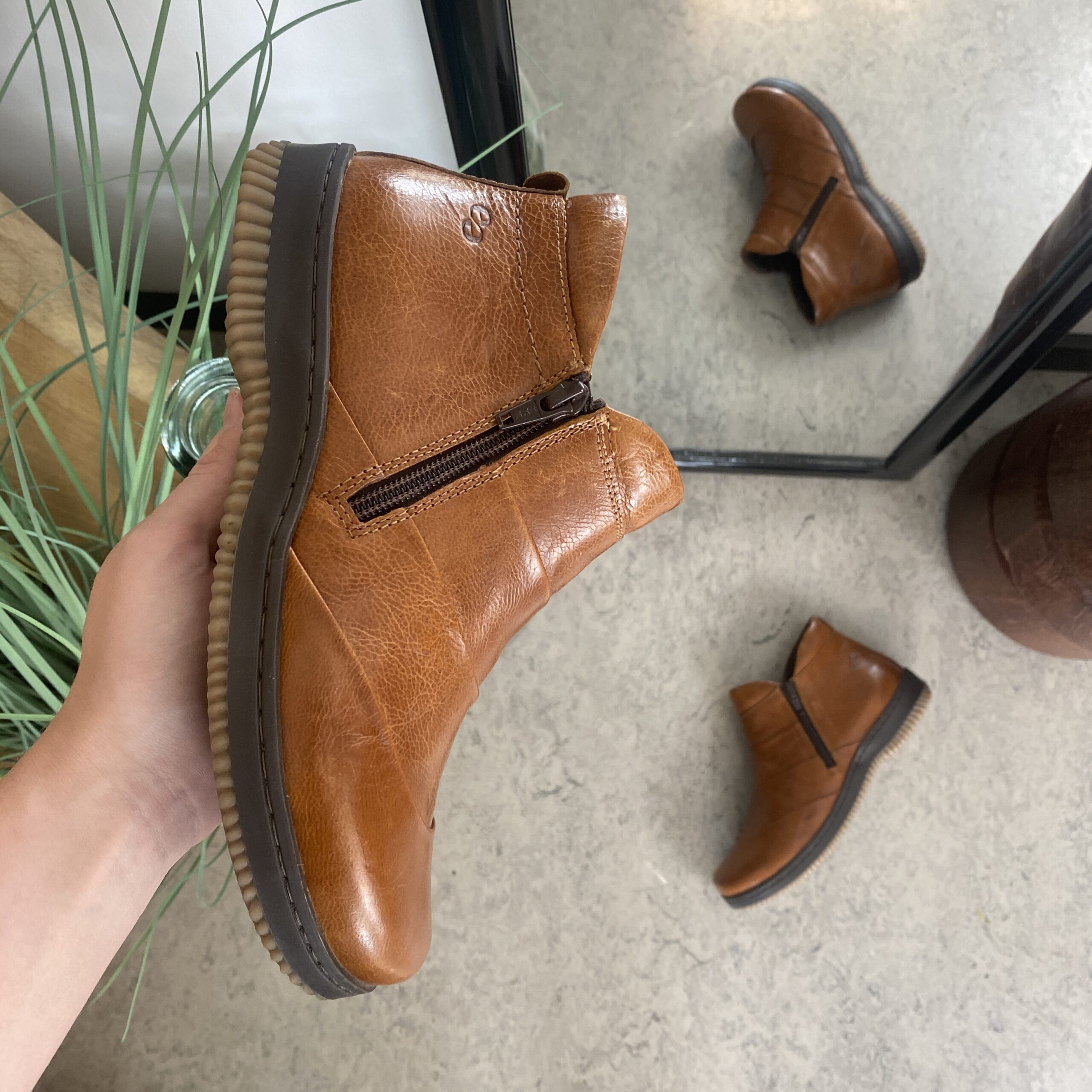 Kort støvle i brun skind fra Green Comfort