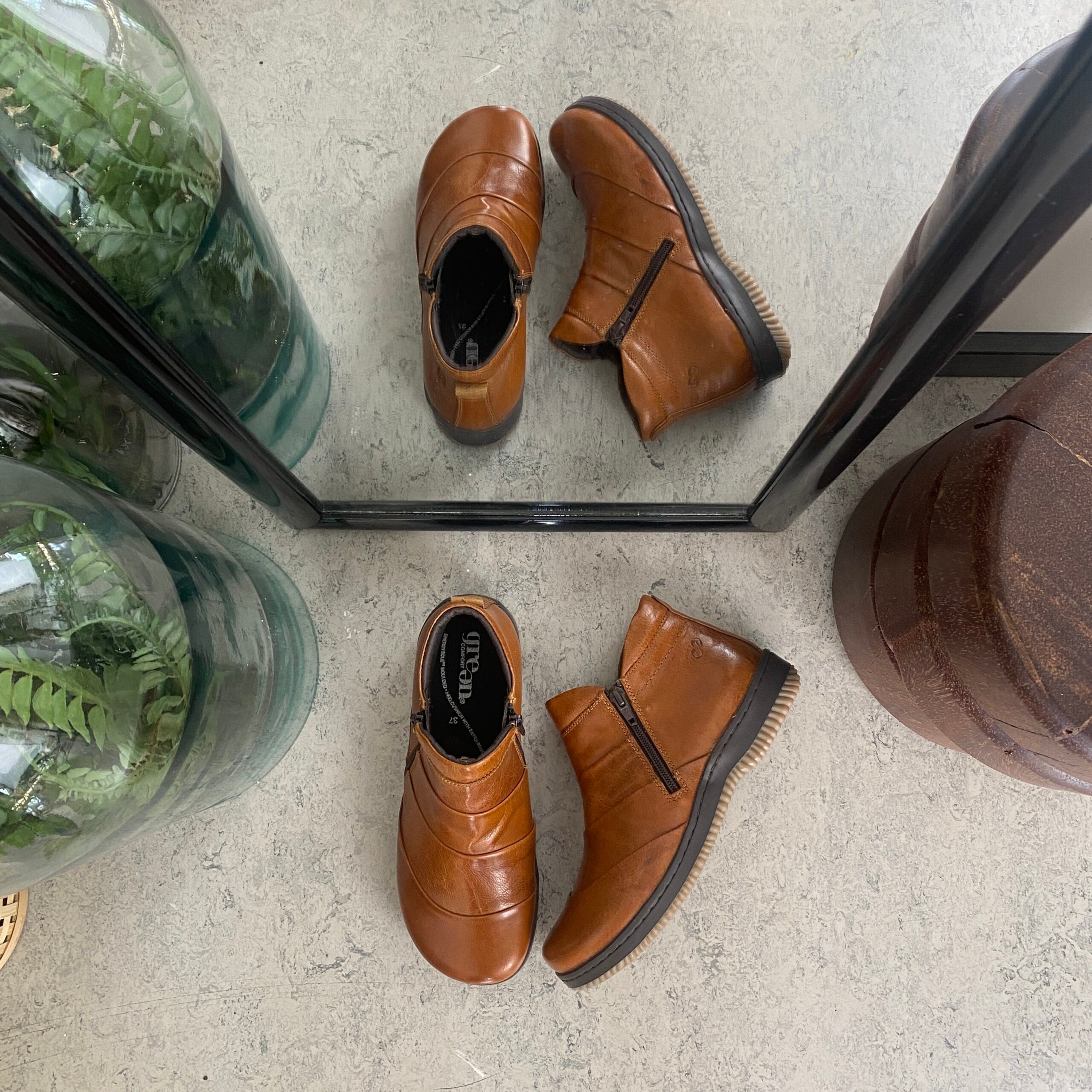 Kort støvle i brun skind fra Green Comfort