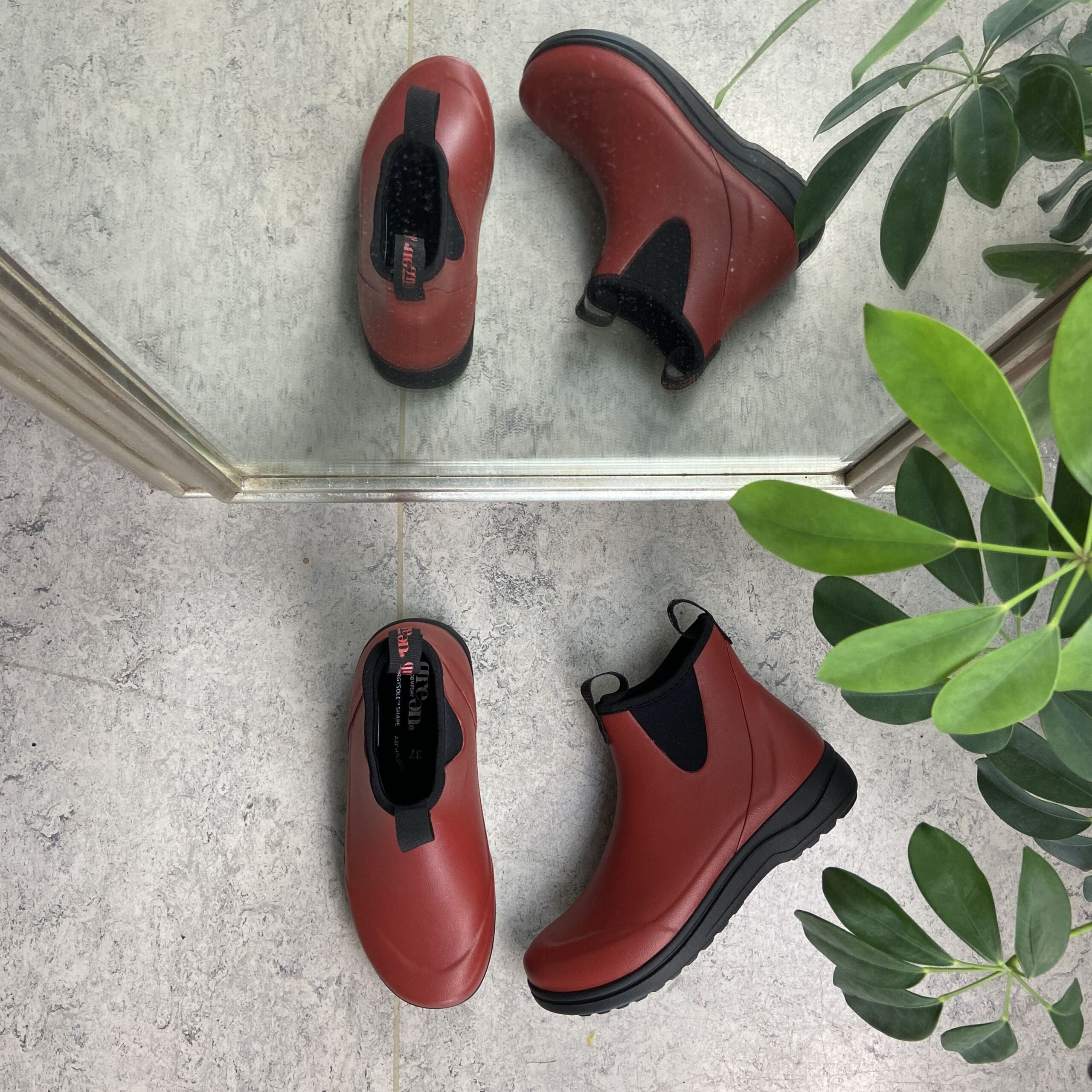 Rød luksus gummistøvle med svangstøtte fra Green Comfort