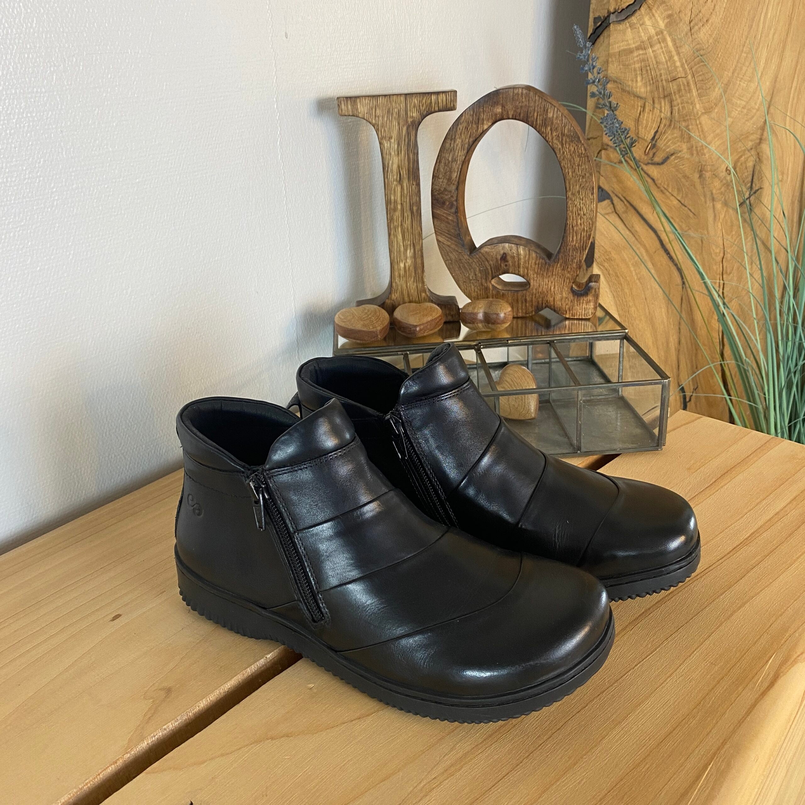 Kort støvle i sort skind fra Green Comfort