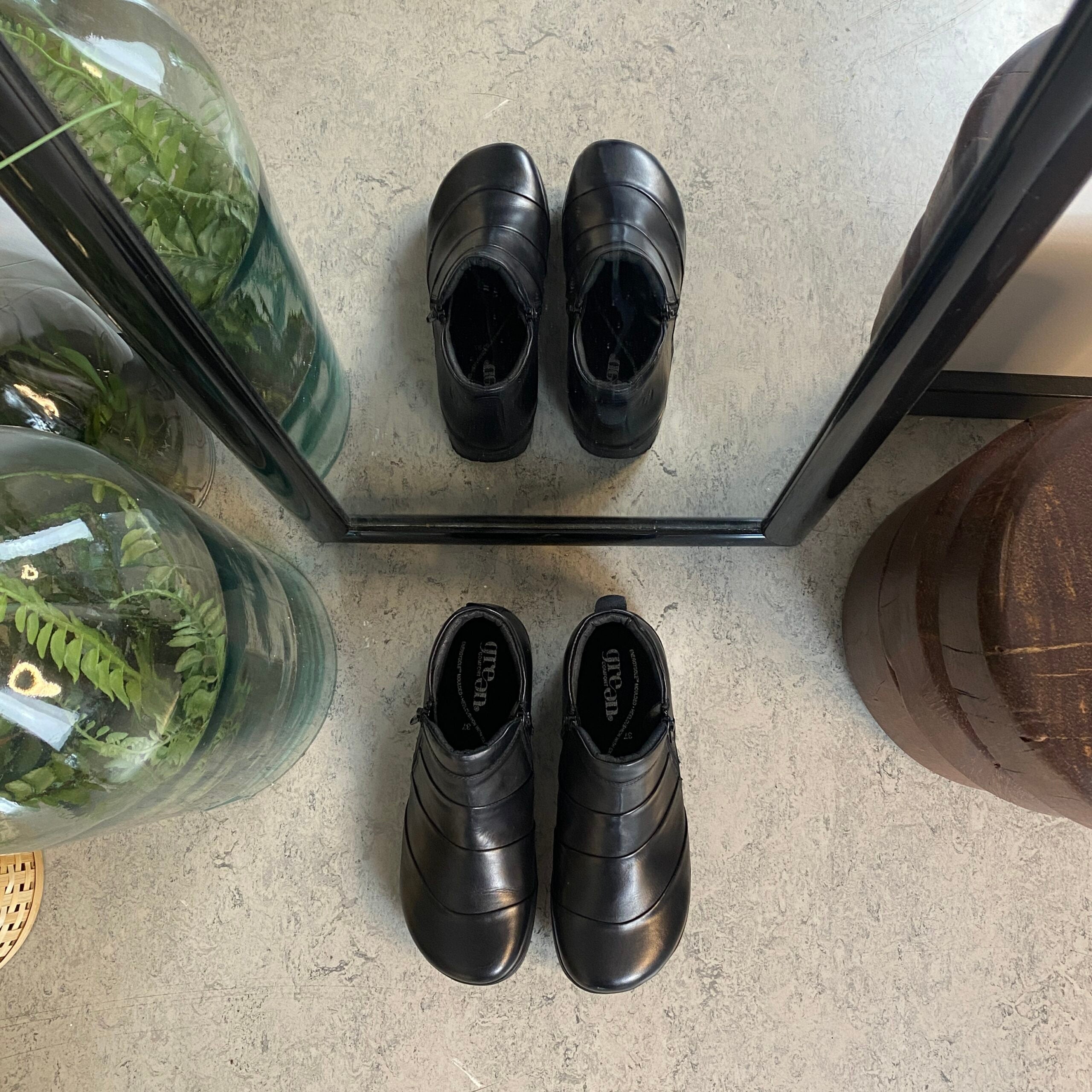 Kort støvle i sort skind fra Green Comfort