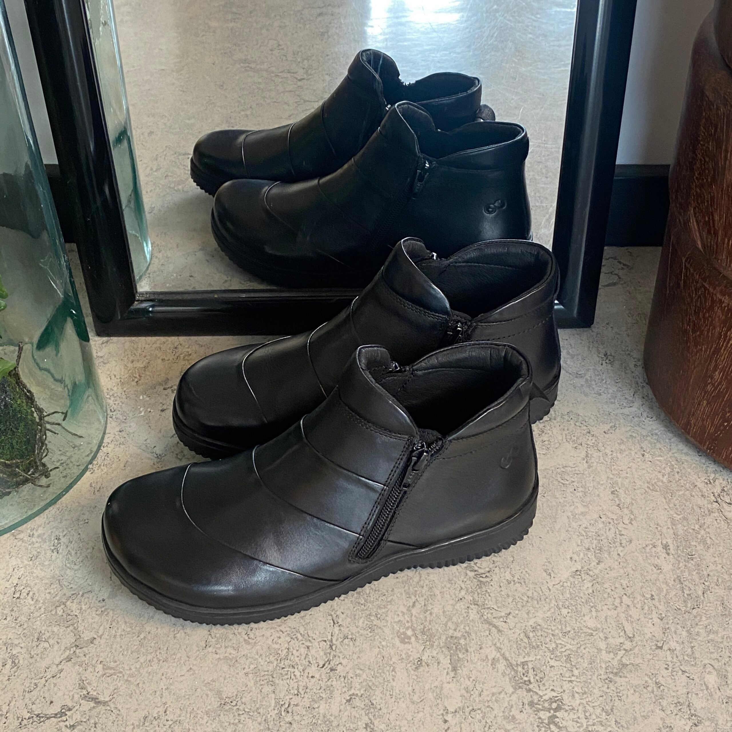 Kort støvle i sort skind fra Green Comfort