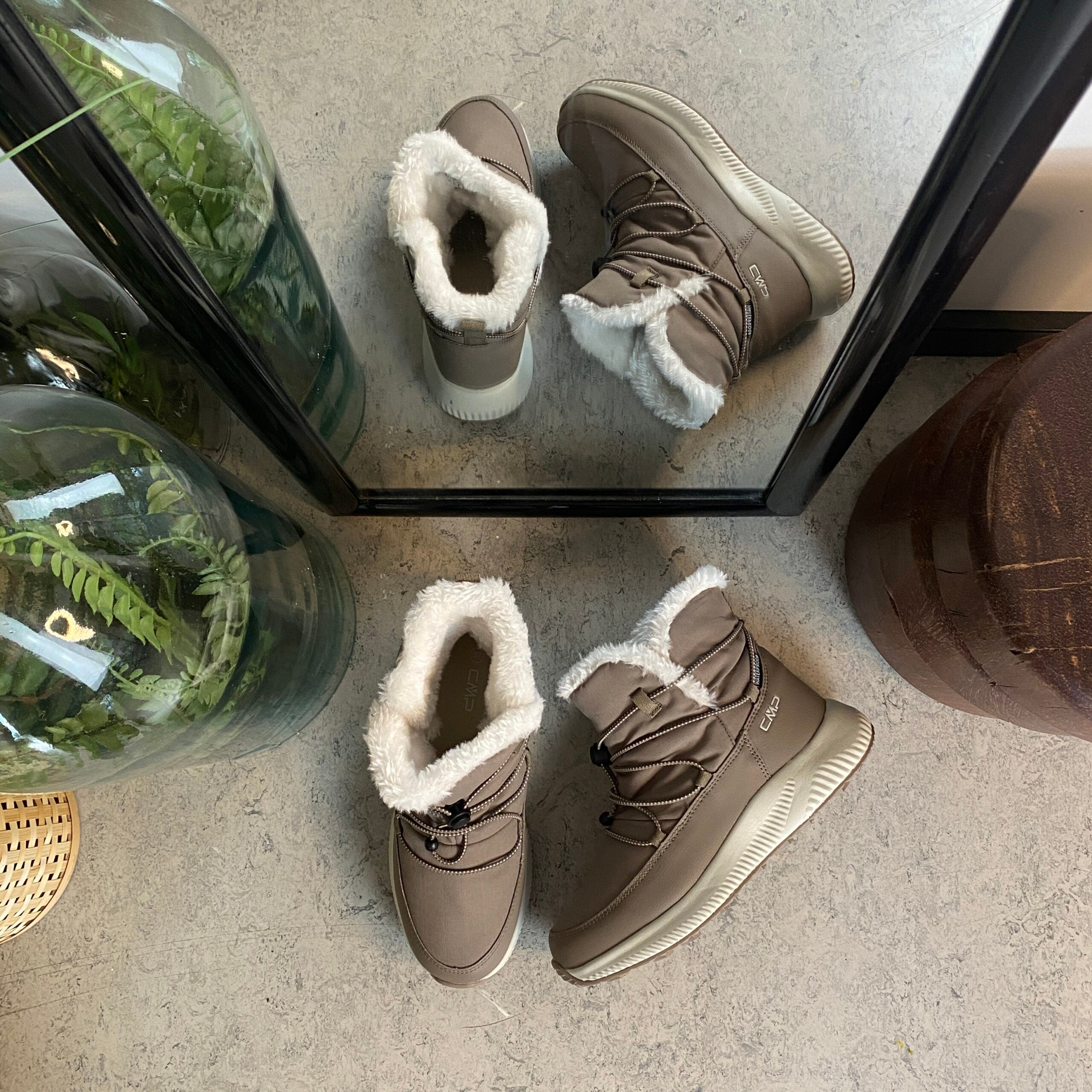 Vandafvisende beige vinterstøvle fra CMP med elastiksnøre