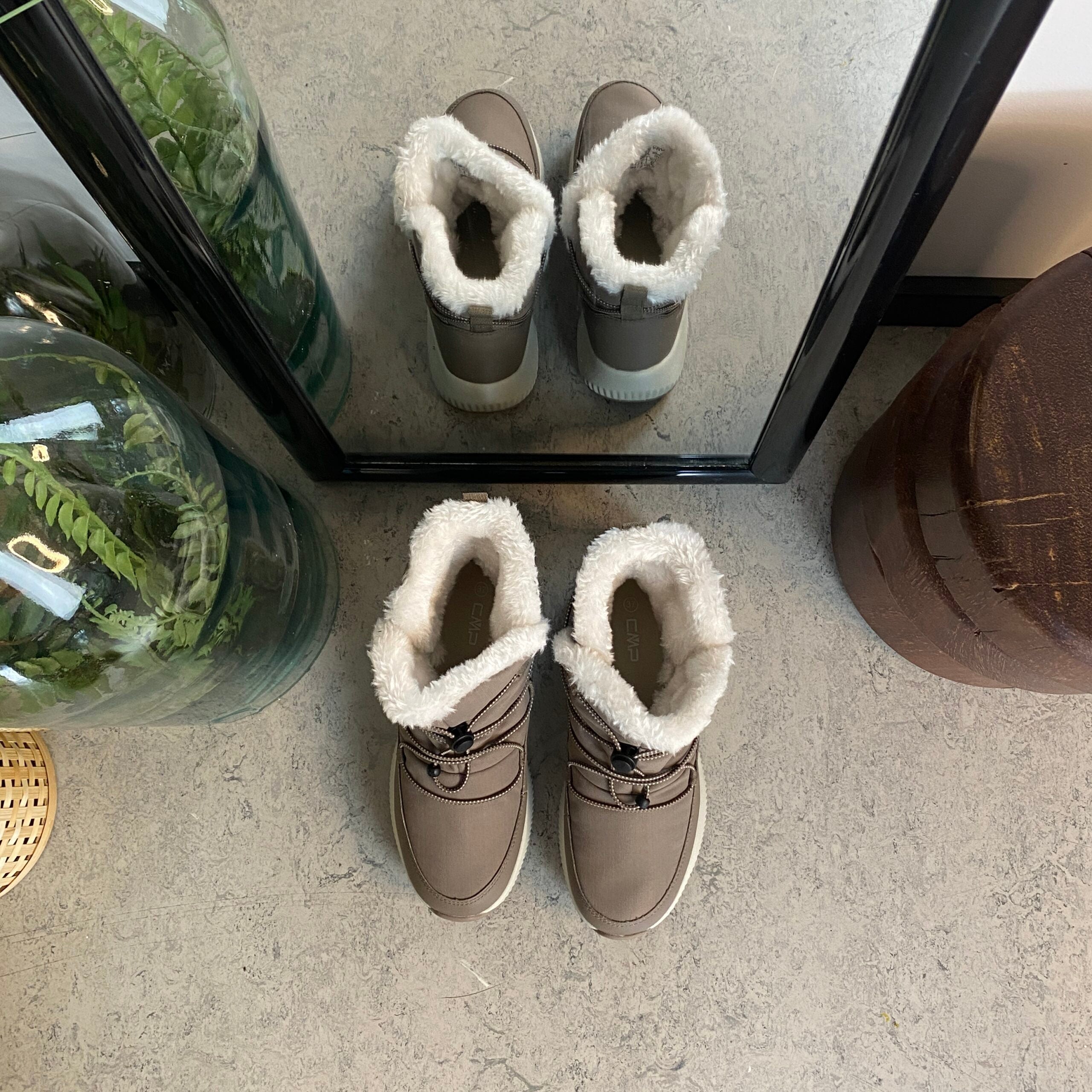 Vandafvisende beige vinterstøvle fra CMP med elastiksnøre