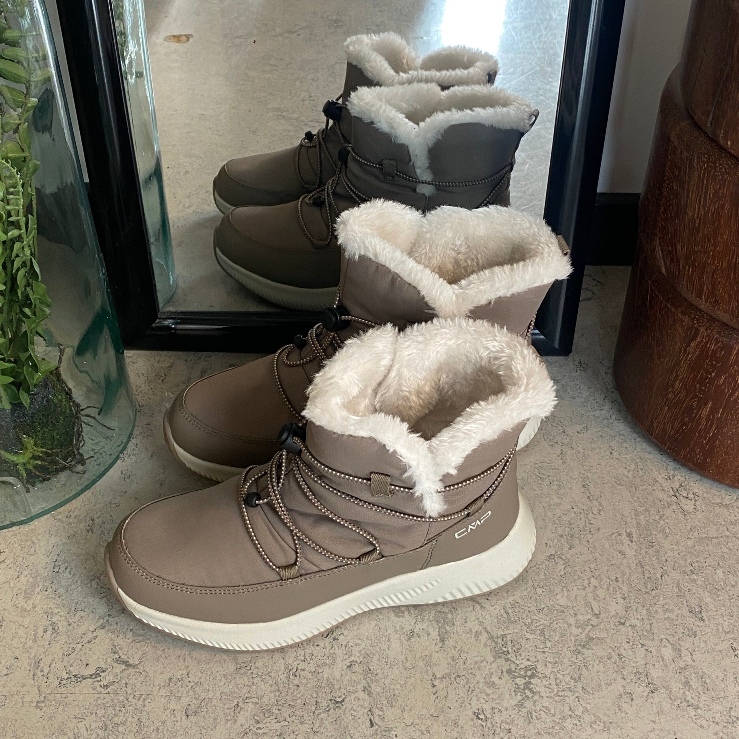 Vandafvisende beige vinterstøvle fra CMP med elastiksnøre