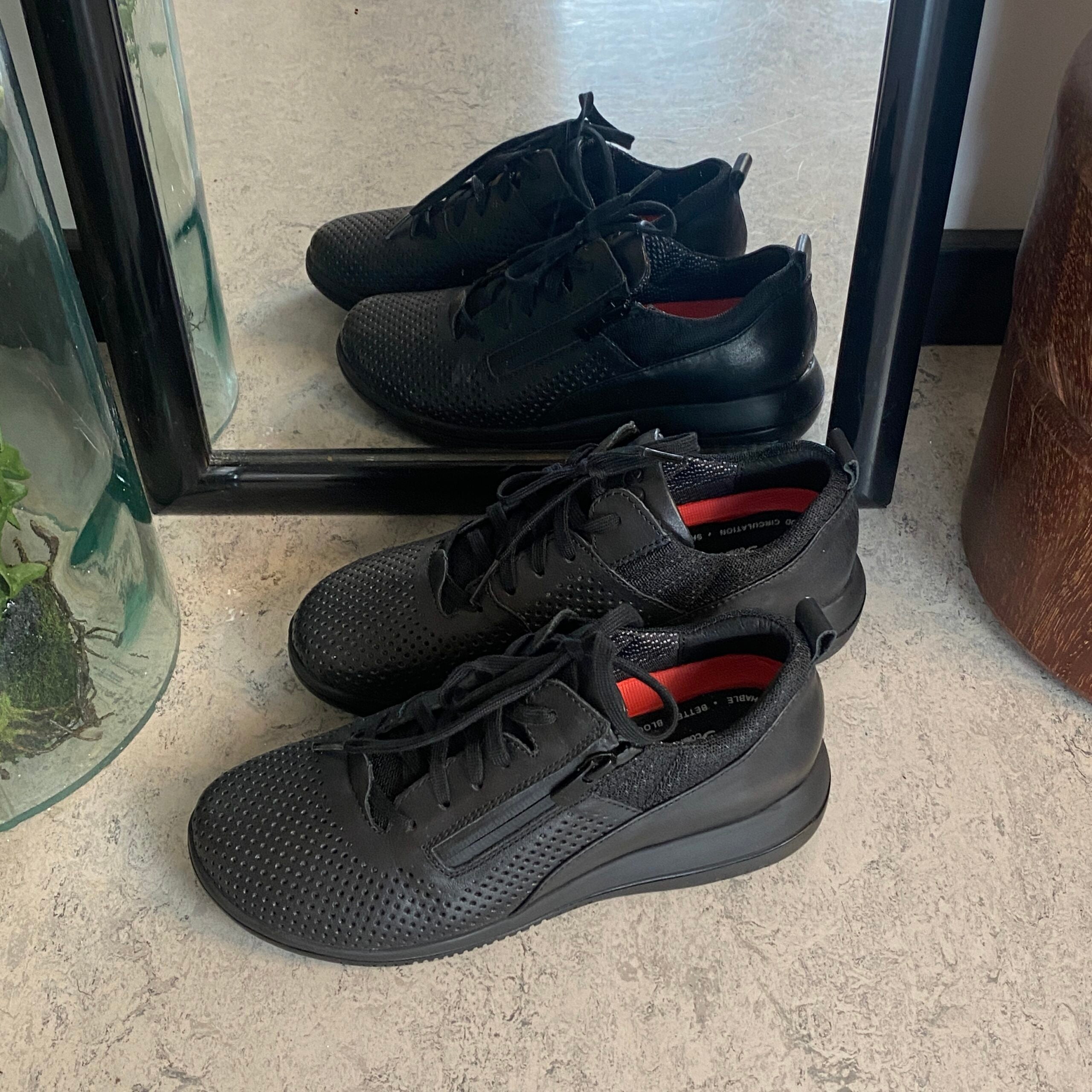 Green Comfort sko i sort med bred pasform og lynlås