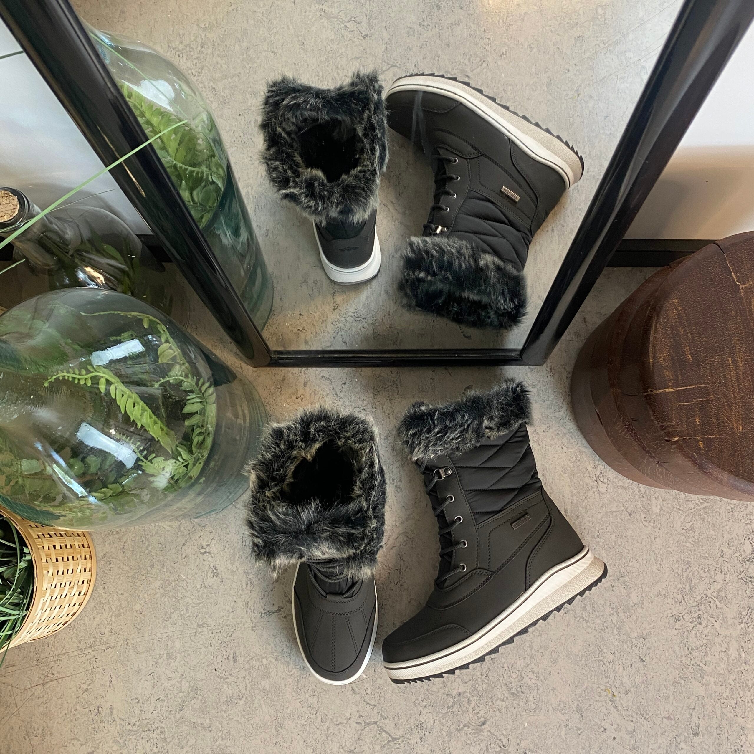 Sort vandtæt vinterstøvle fra Mols med pels kant