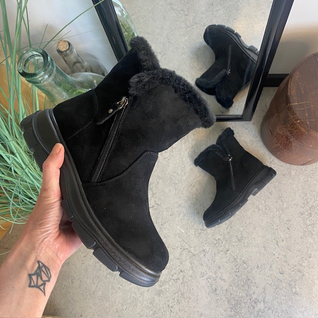 Sort damestøvle med varmt for og lynlås