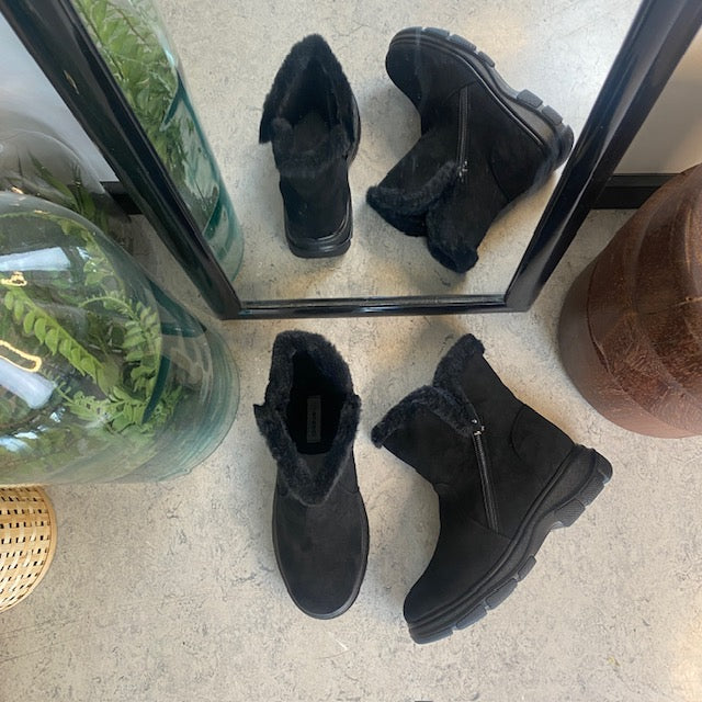 Sort damestøvle med varmt for og lynlås