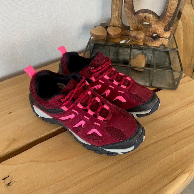 Damesko i bordeaux-pink med TPR-sål og snørebånd – åndbar og komfortabel
