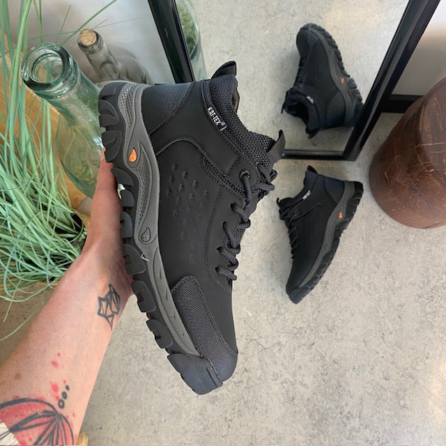 Herre ankelstøvle i sort PU med varmt for, snørebånd og KAT-TEX – robust gummisål