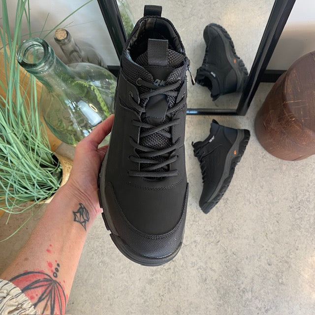 Herre ankelstøvle i sort PU med varmt for, snørebånd og KAT-TEX – robust gummisål