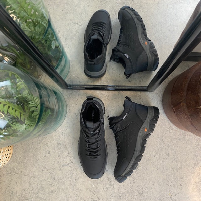 Herre ankelstøvle i sort PU med varmt for, snørebånd og KAT-TEX – robust gummisål